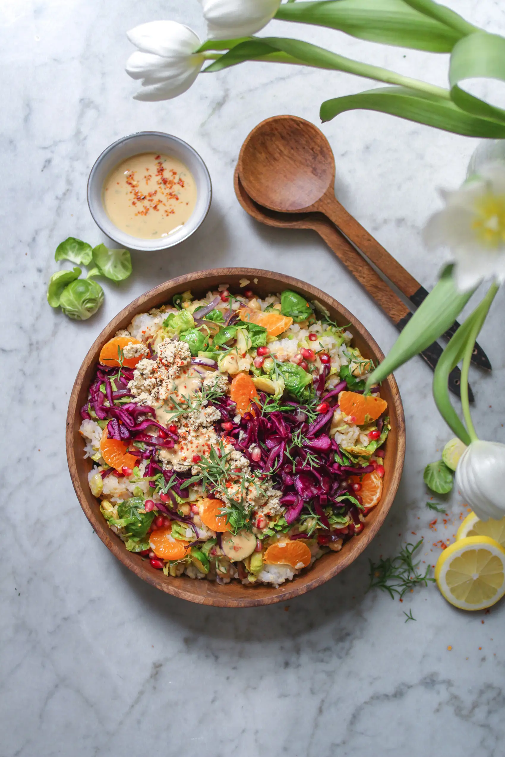 Rezept für Reissalat mit Rosenkohl und Erdnussdressing