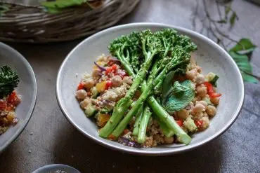 Rezept für eine bunte Couscous-Pfanne mit Stangen-Brokkoli