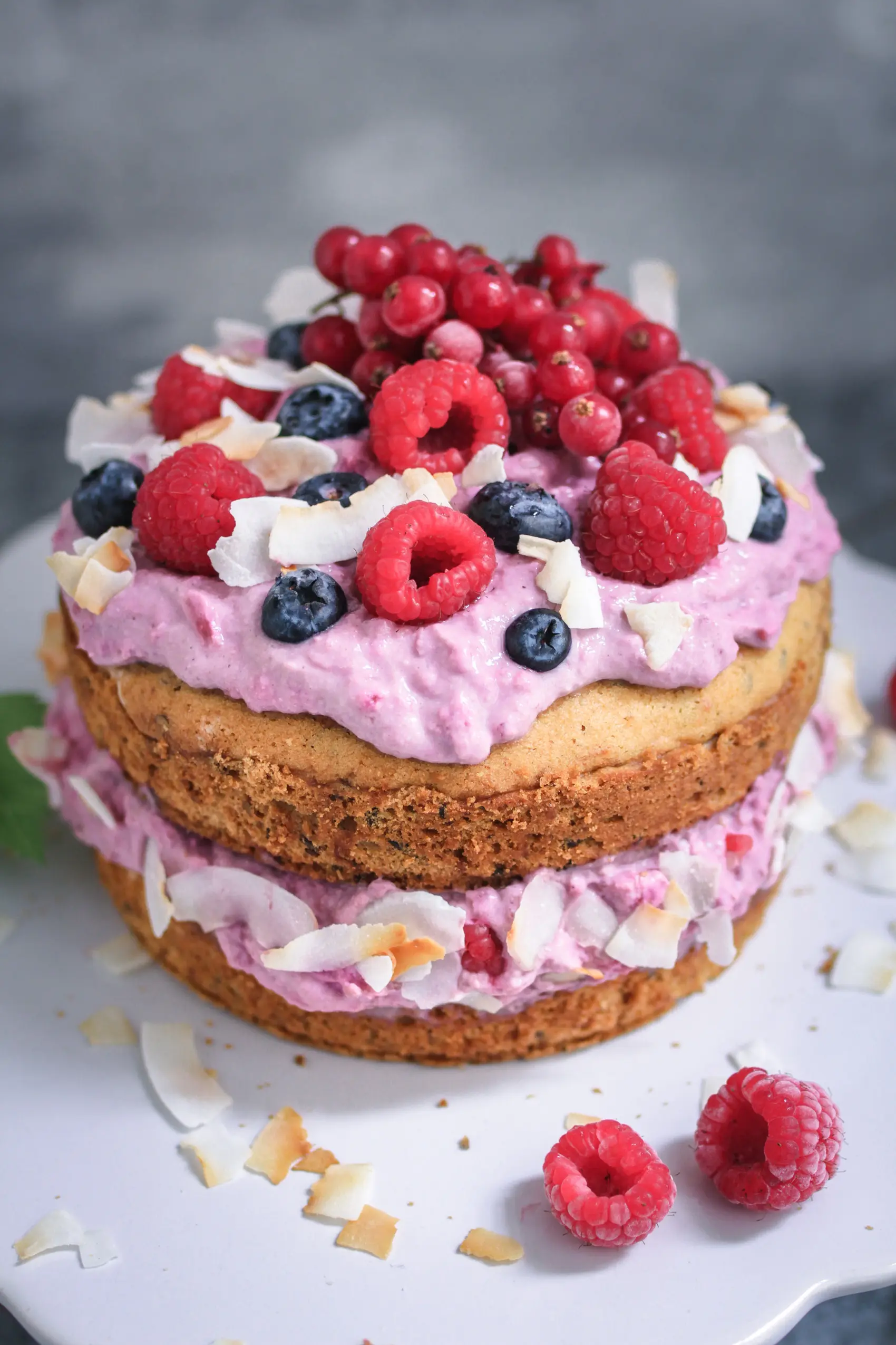 Veganer Frühlingskuchen mit Himbeerquark