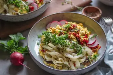 Veganes Bowlrezept mit Tofu, Hirse und Fenchel