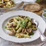 Vegane Schupfnudeln mit Bärlauch und Champignons