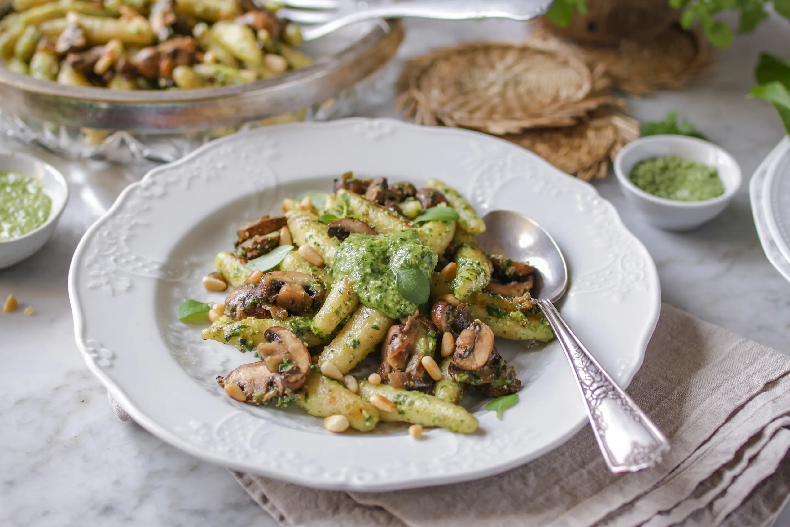 Vegane Schupfnudeln mit Bärlauch und Champignons