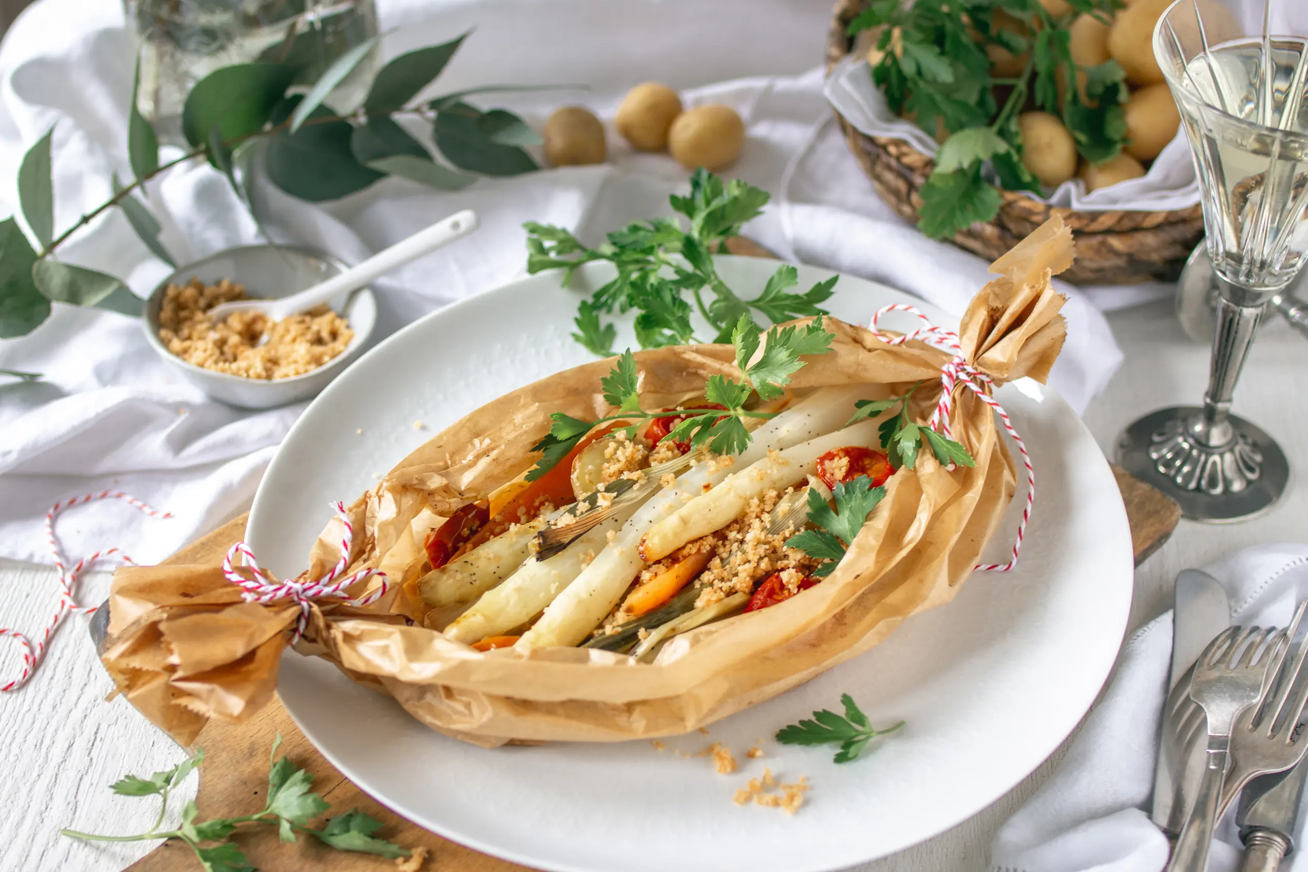 Veganes Spargelrezept - Spargel im Päckchen aus dem Ofen
