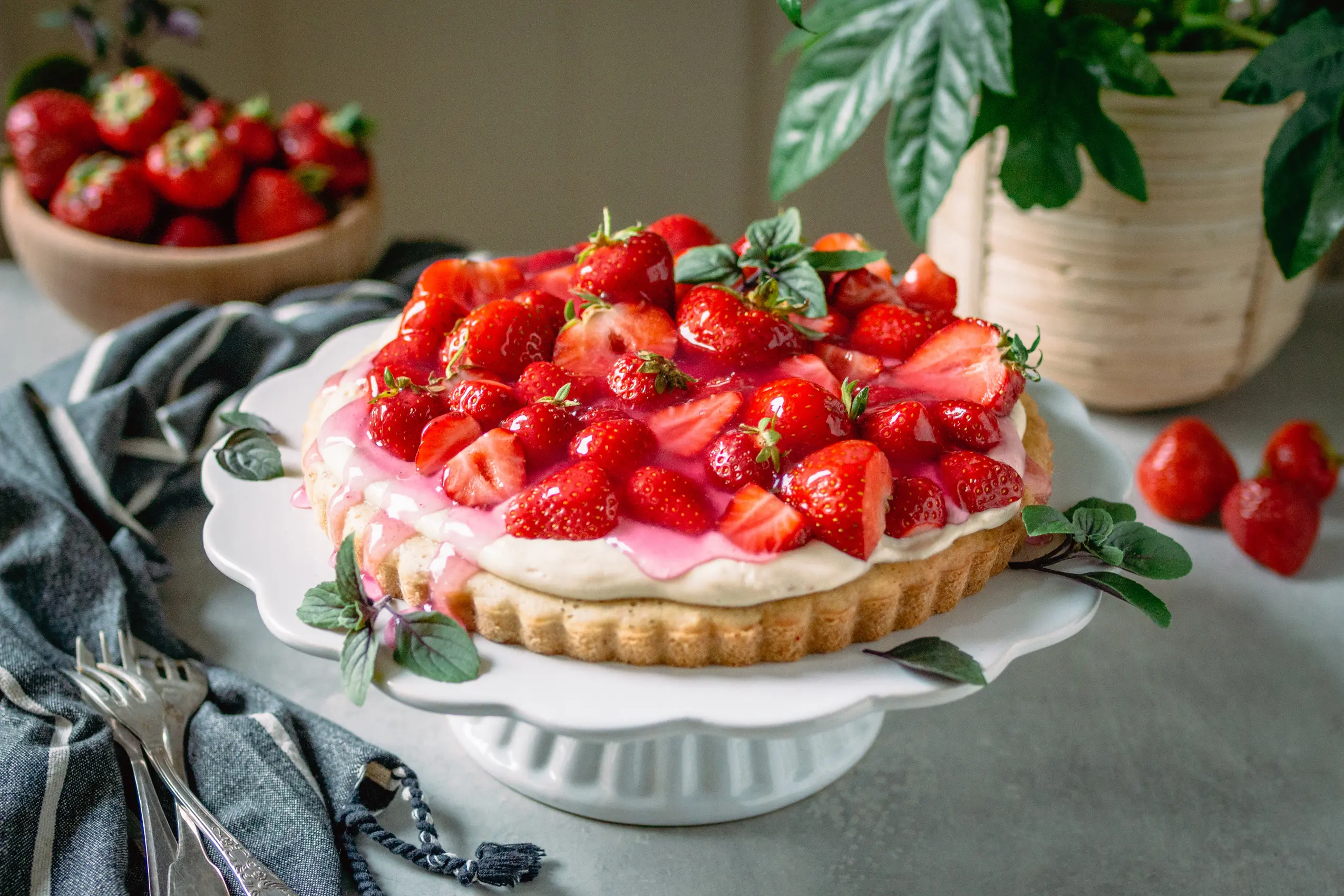 Rezept für veganen Erdbeerkuchen mit Biskuitboden