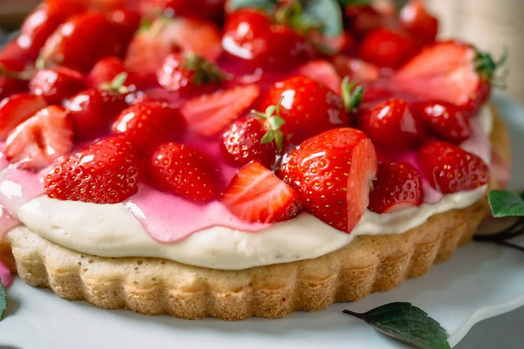 Rezept für veganen Erdbeerkuchen mit Biskuitboden