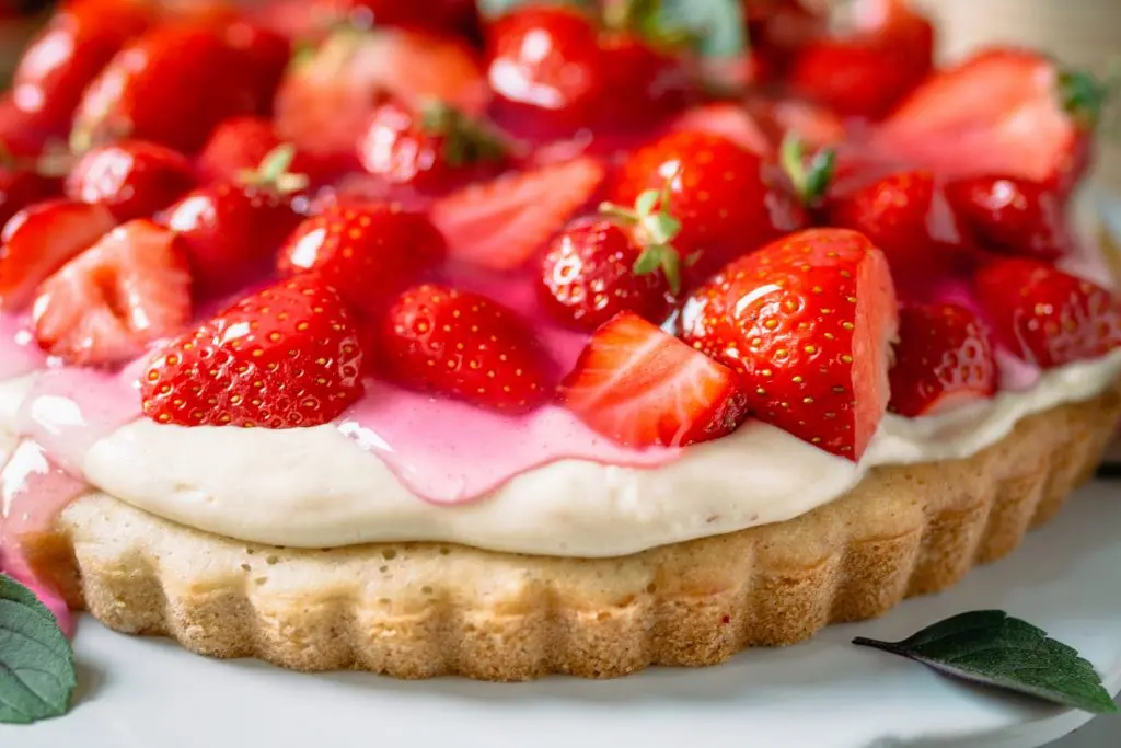 Rezept für veganen Erdbeerkuchen mit Biskuitboden