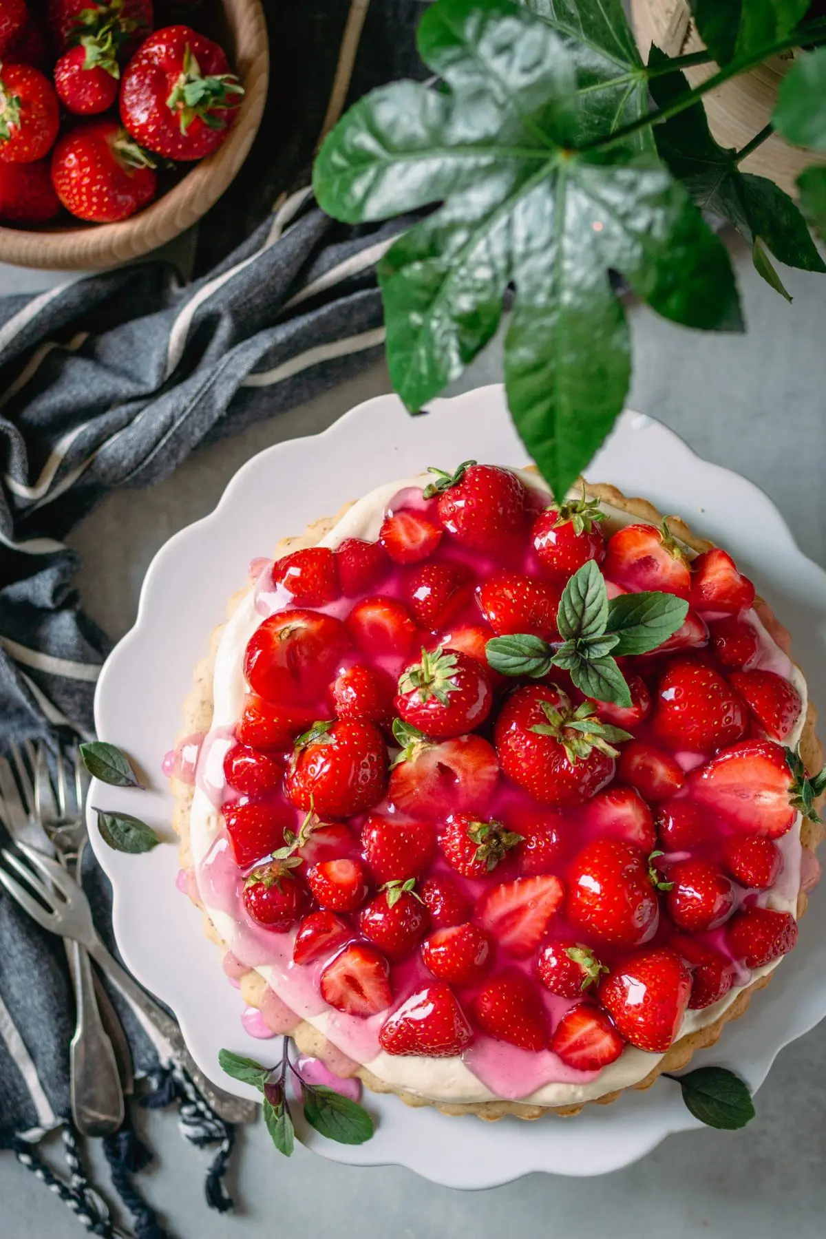 Rezept für veganen Erdbeerkuchen mit Biskuitboden
