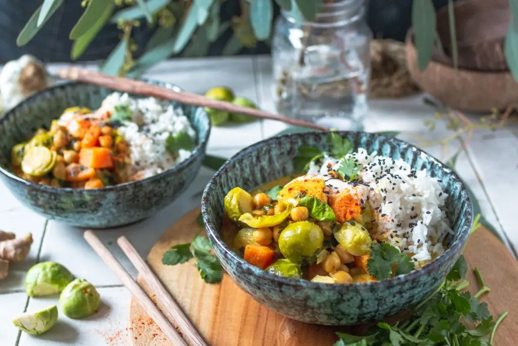 Veganes Rosenkohl-Süßkartoffel Curry