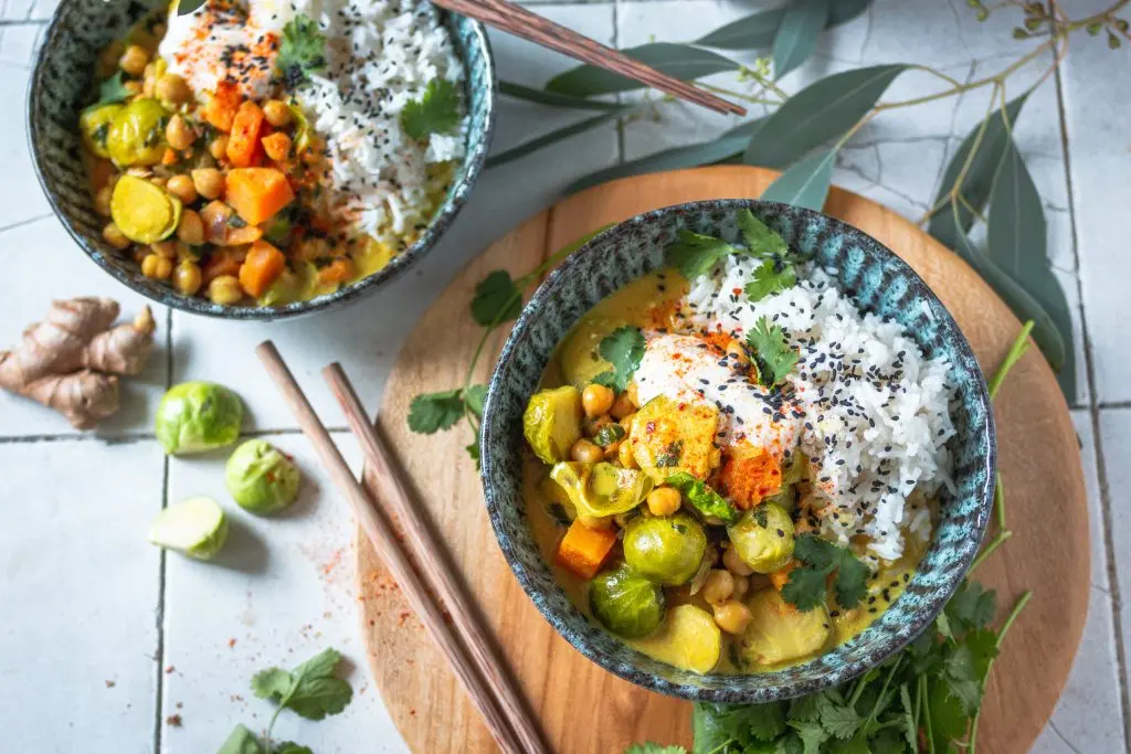 Veganes Rosenkohl-Süßkartoffel Curry
