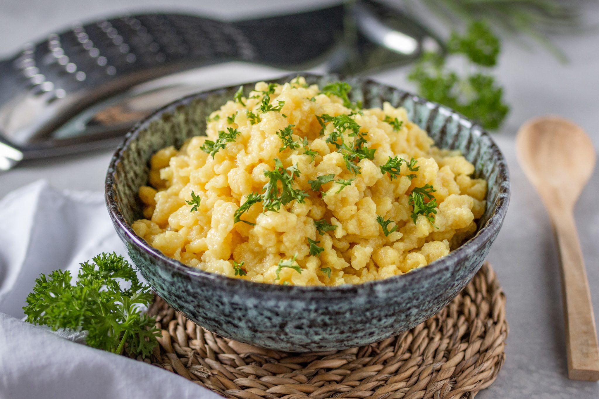 Vegane Knöpfle mit Rahmpilzen &amp; Zwiebeln • veggies | vegan