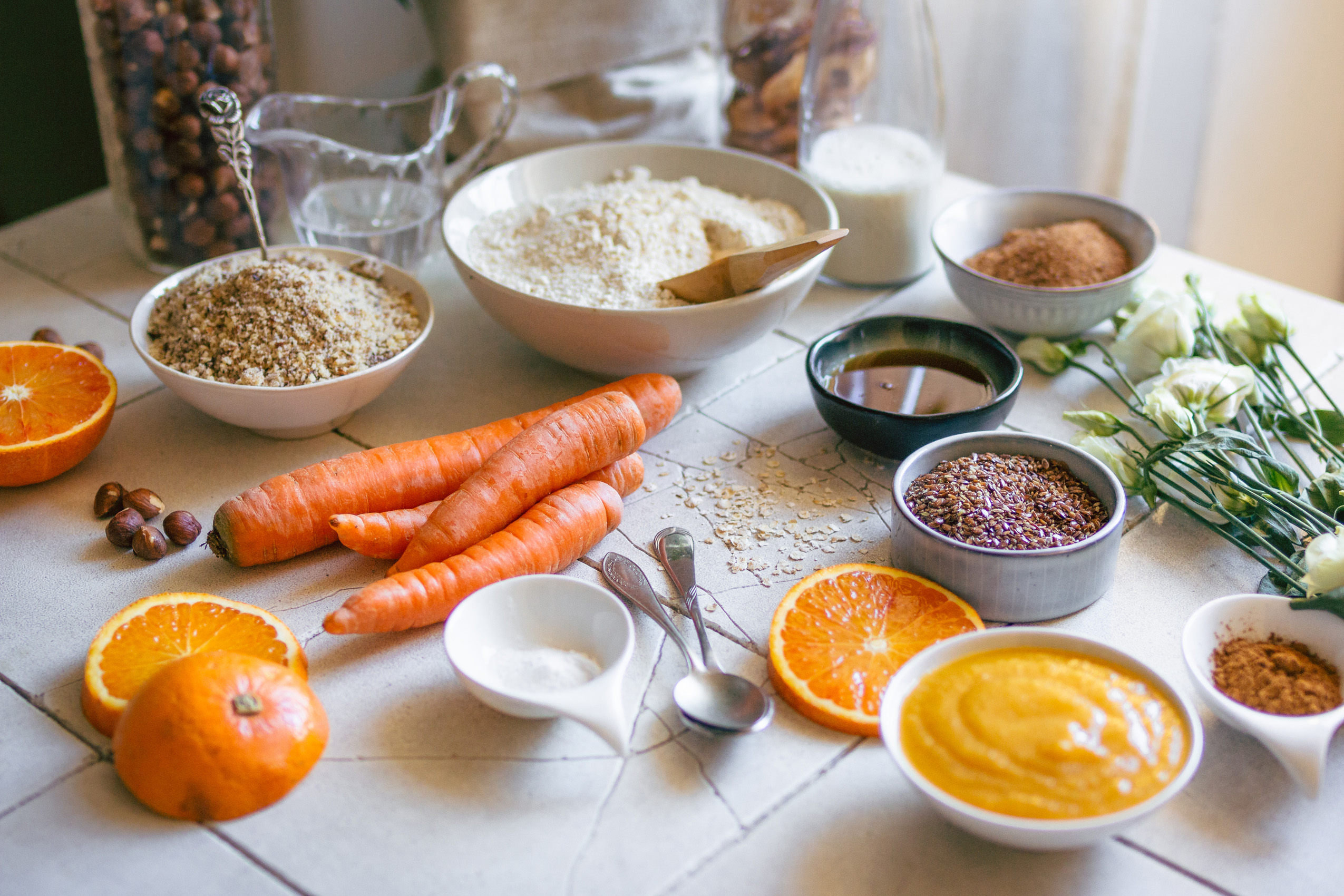 Zutaten für den veganen gluten freien Rüblikuchen Karottenkuchen