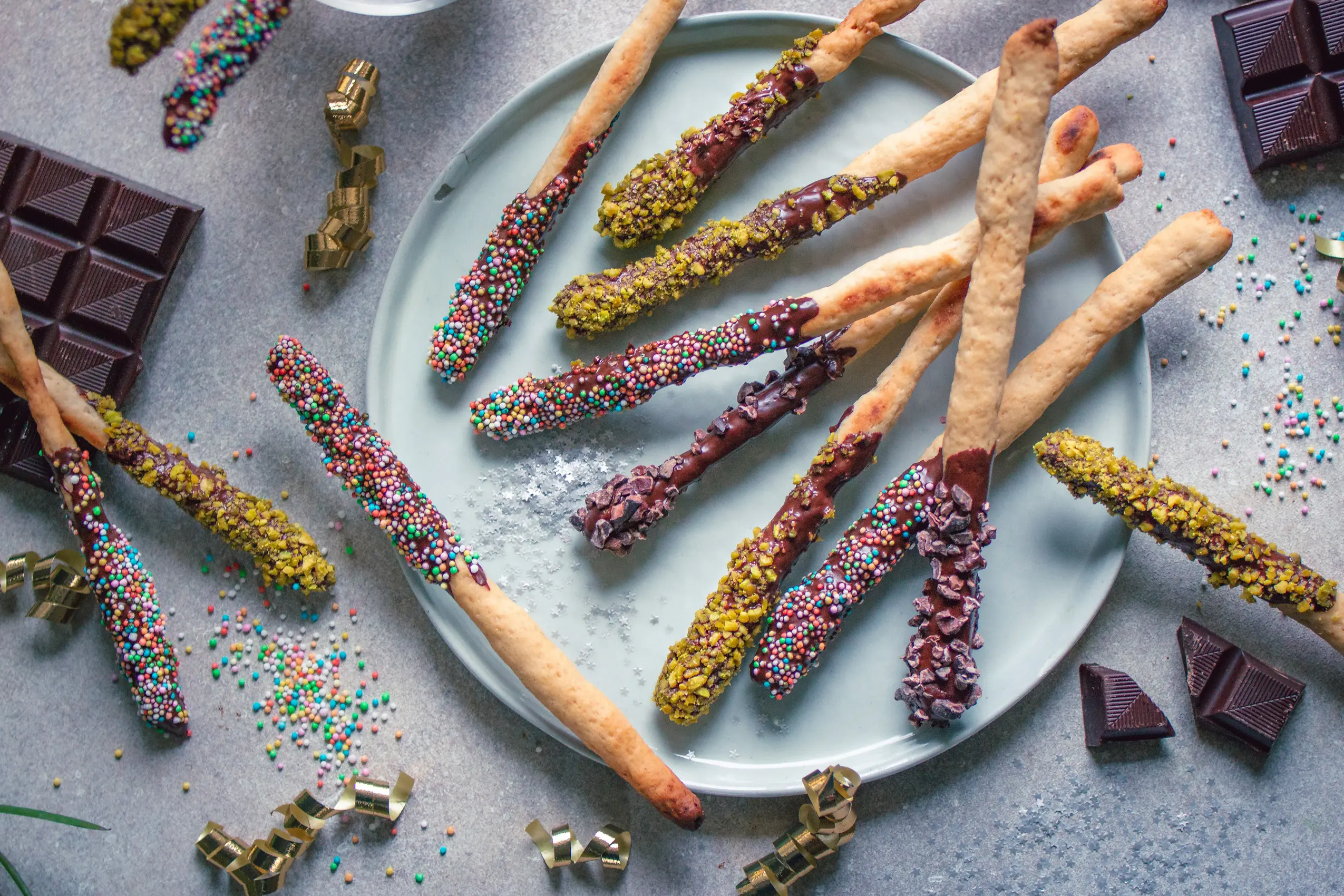 Süße, bunte Mikadostäbchen vegan