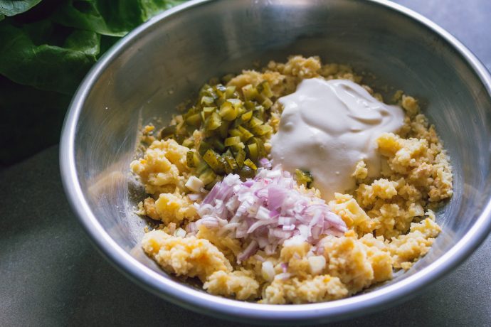 Zutaten für den veganen Eiersalat