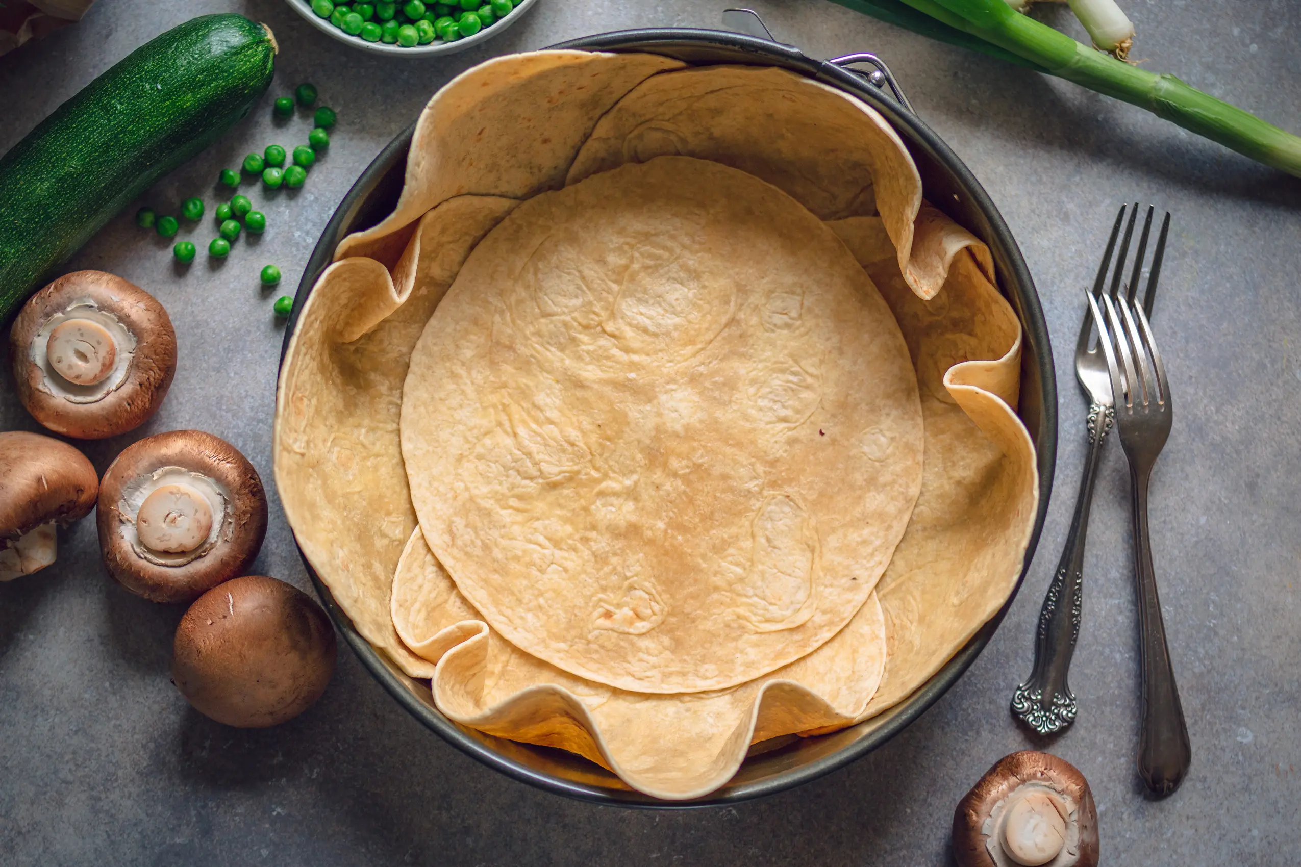Tortilla-Fladen in einer Springform