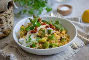 Flinke Hirsepfanne mit grünem Spargel - veganes Spargelrezept