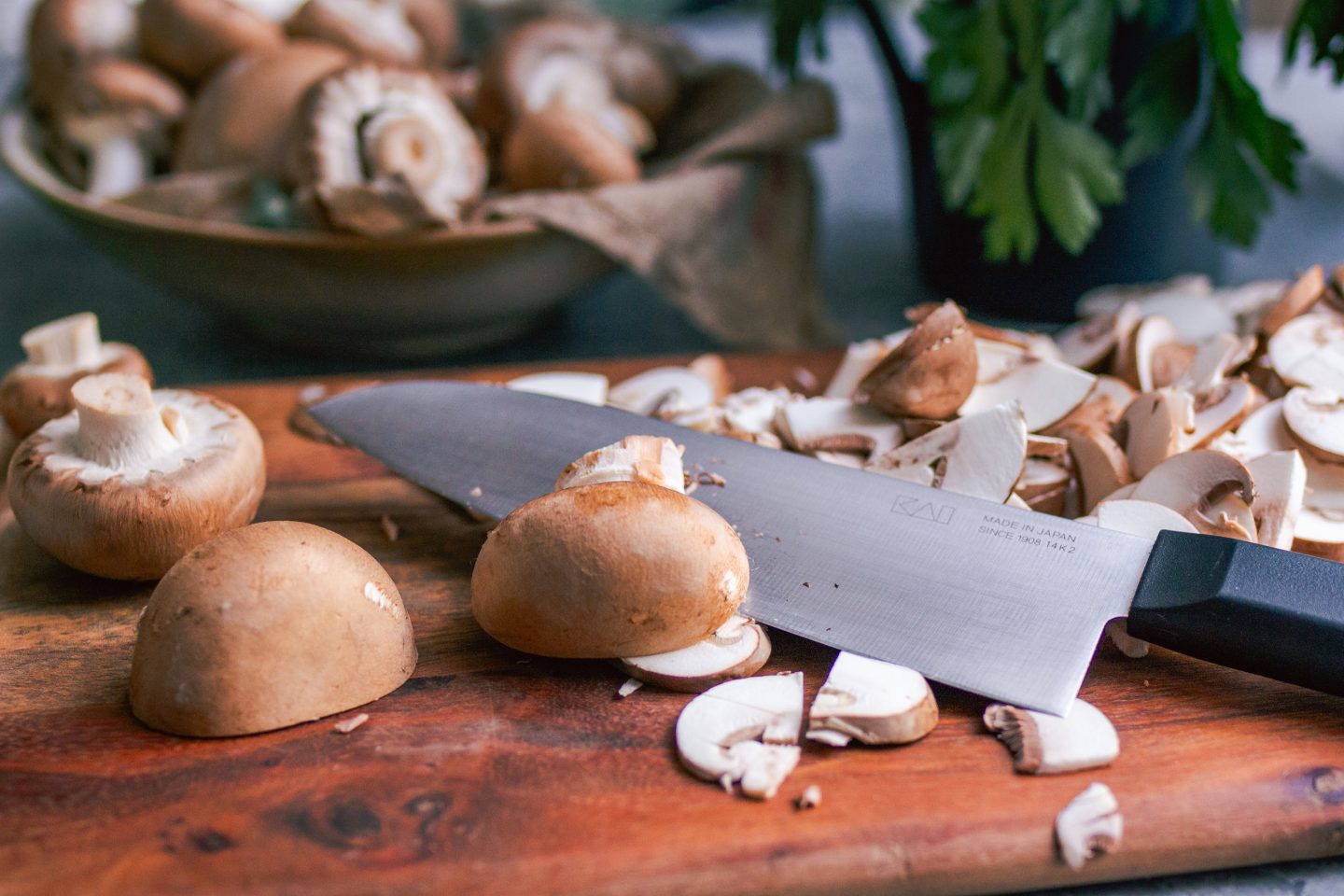 Cremige Rahmchampignons mit frischen Semmelknödeln • veggies | vegan