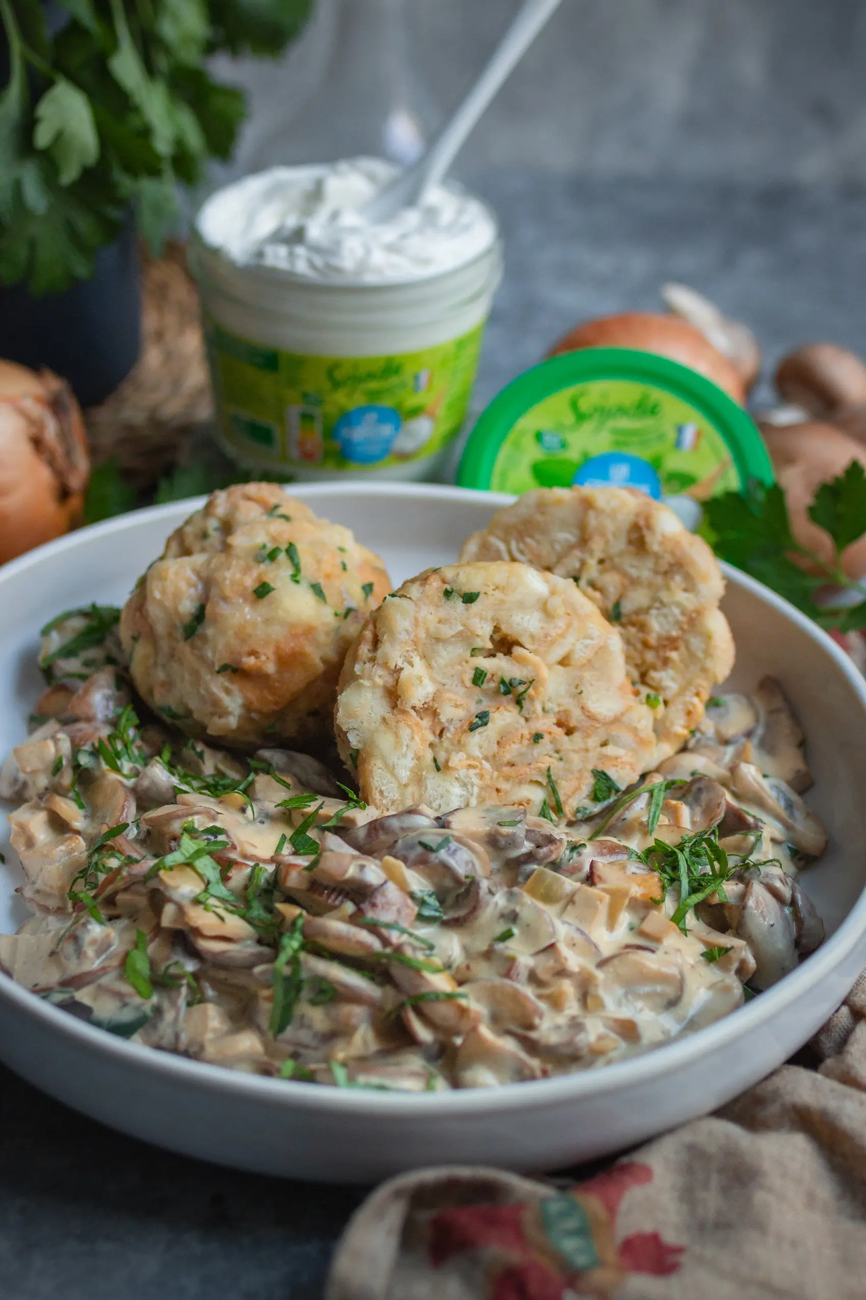 Vegane Rahmpilze mit veganen Semmelknödel