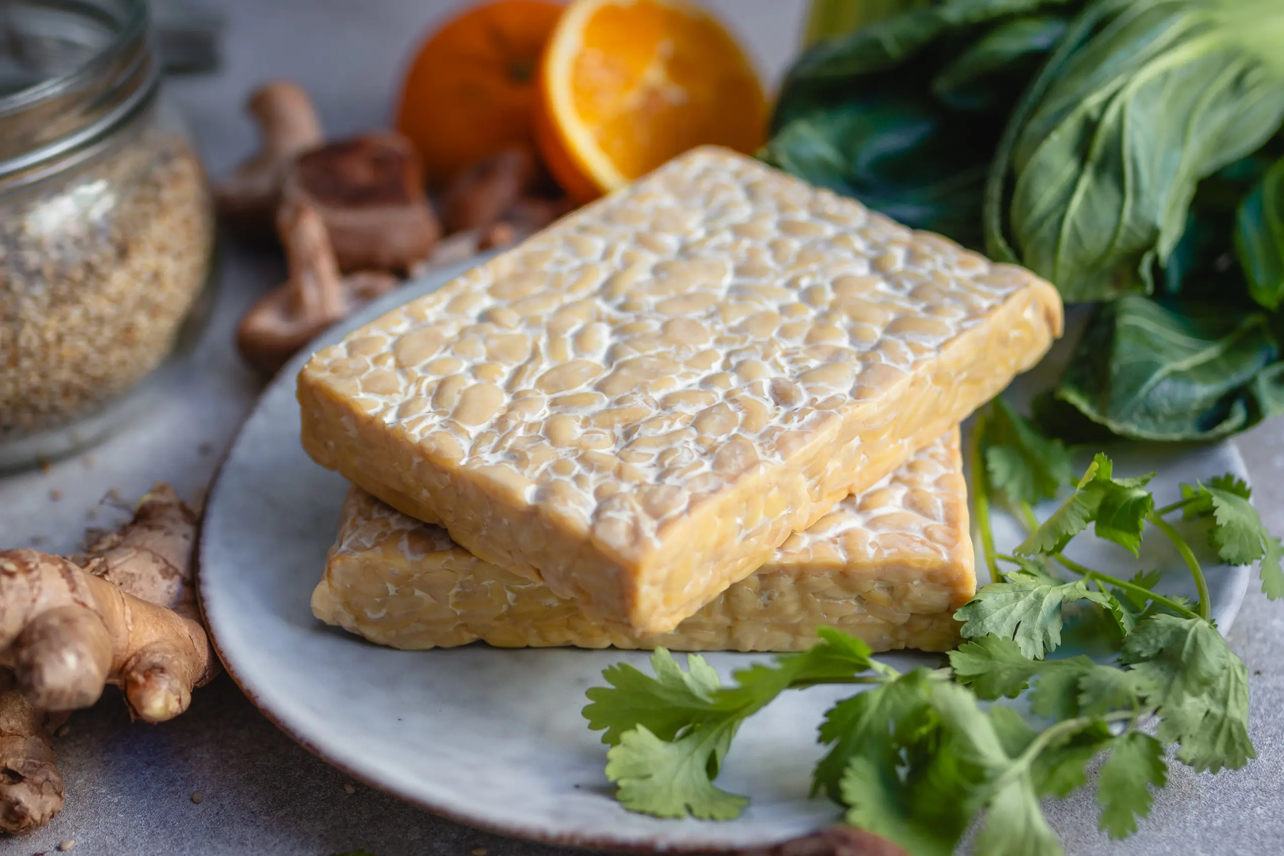 Tempeh mit Koriander, Pak Choi und Orange