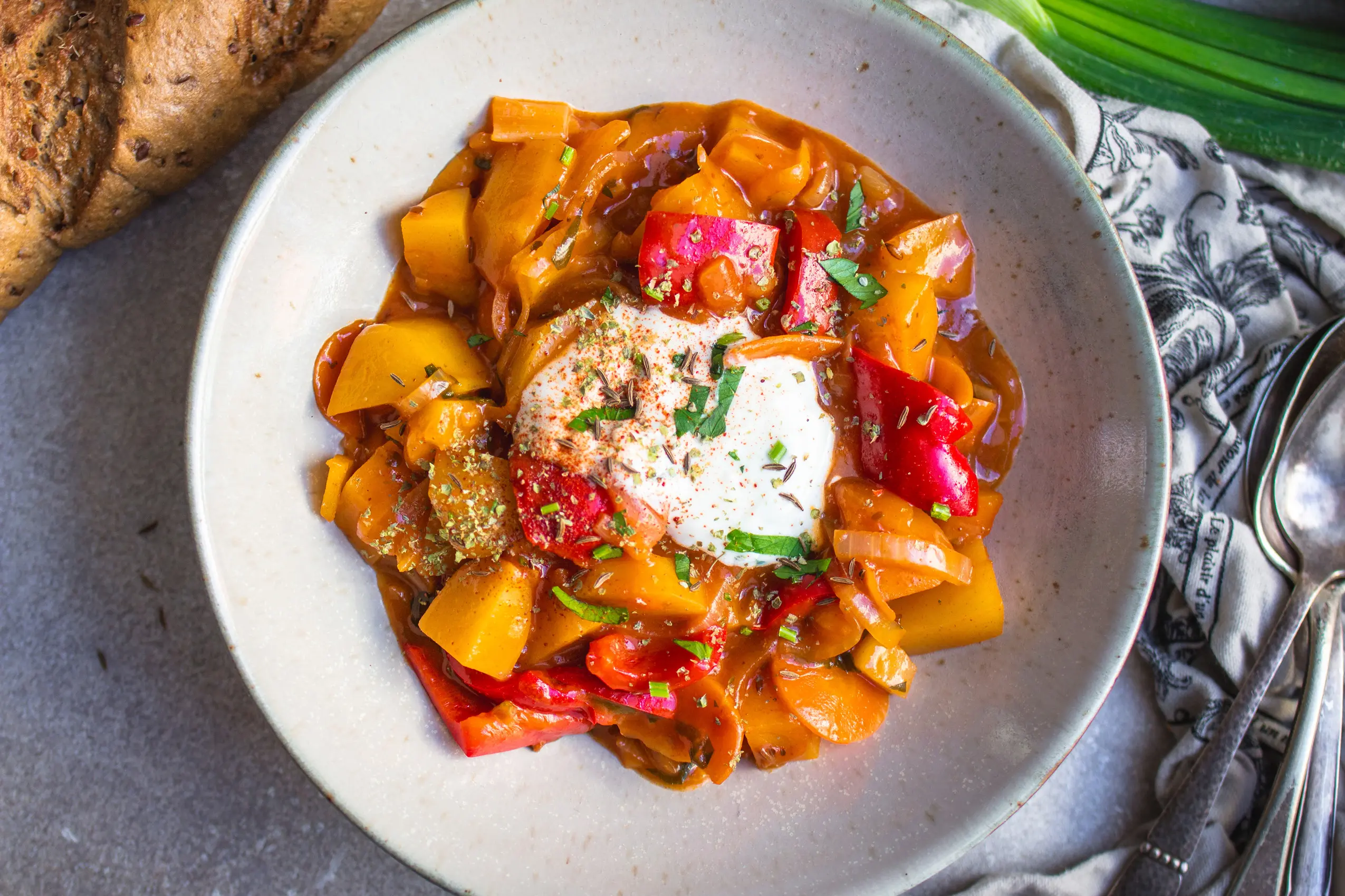 Veganes Kartoffelgulasch Wiener Art