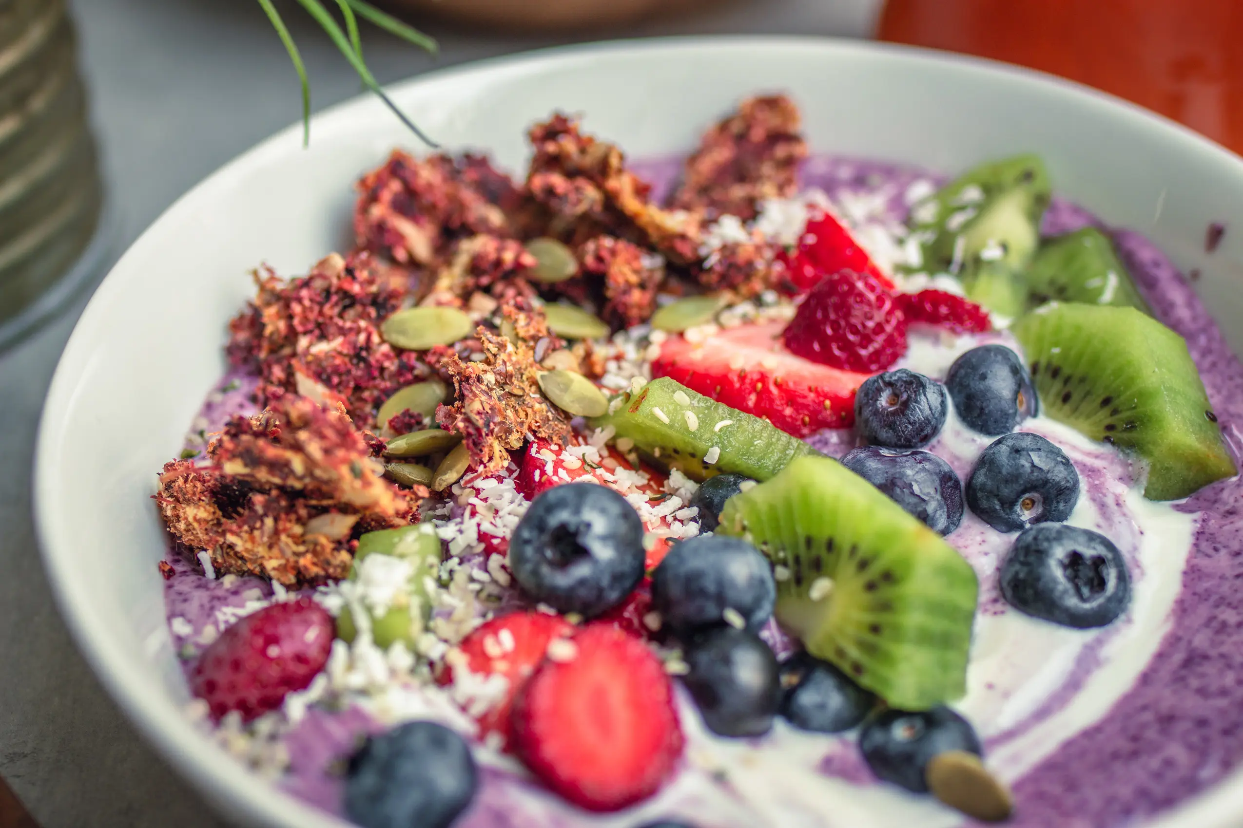 Joghurt mit selbstgemachtem Granola aus Trestern