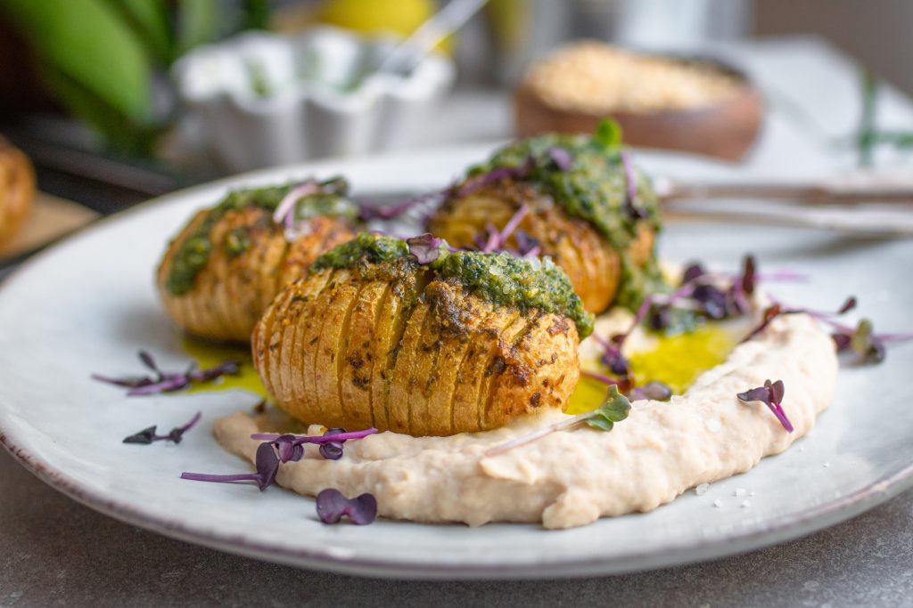 Hasselback-Kartoffeln mit Bärlauch