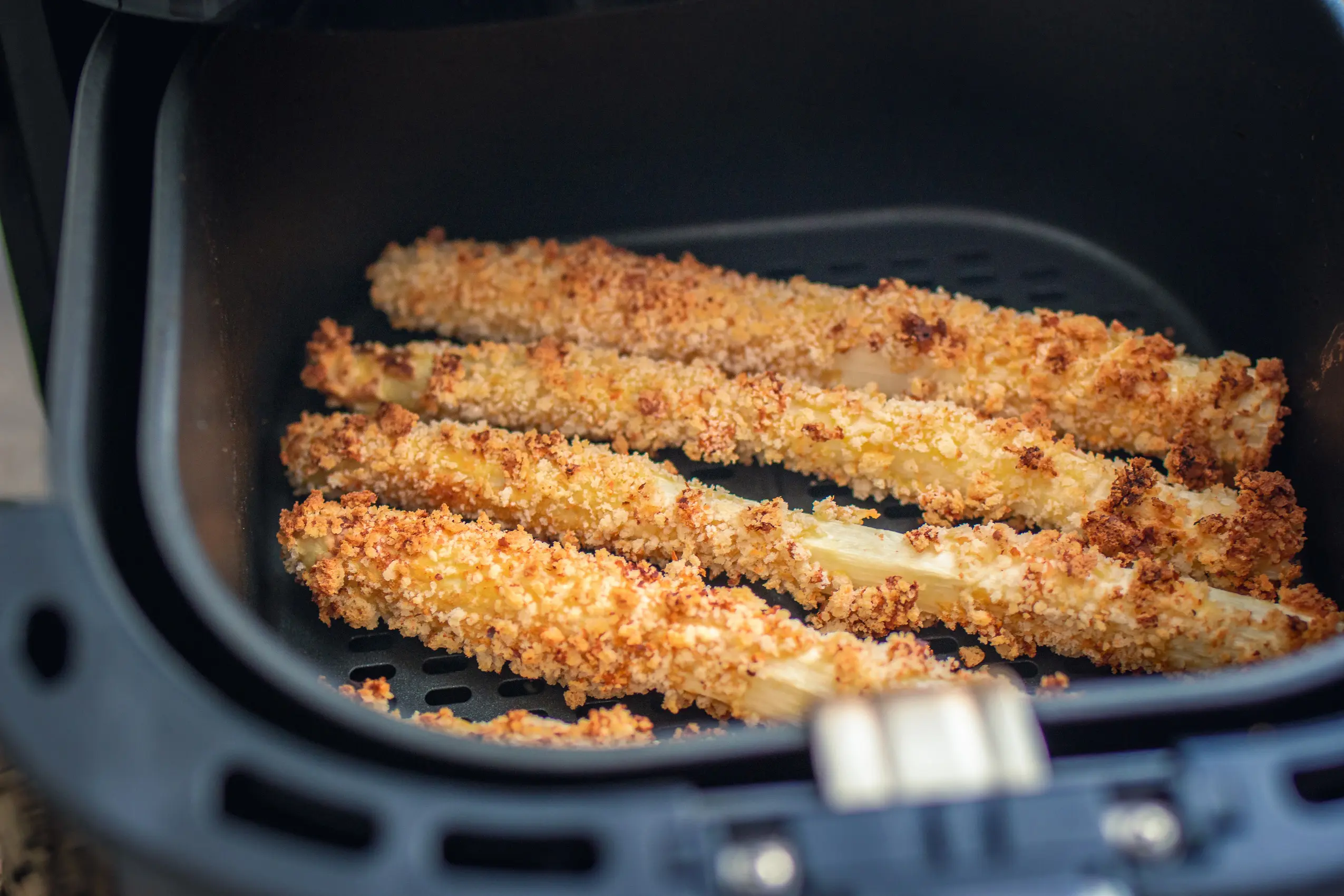 Weißer Spargel knusprig paniert aus dem Airfryer