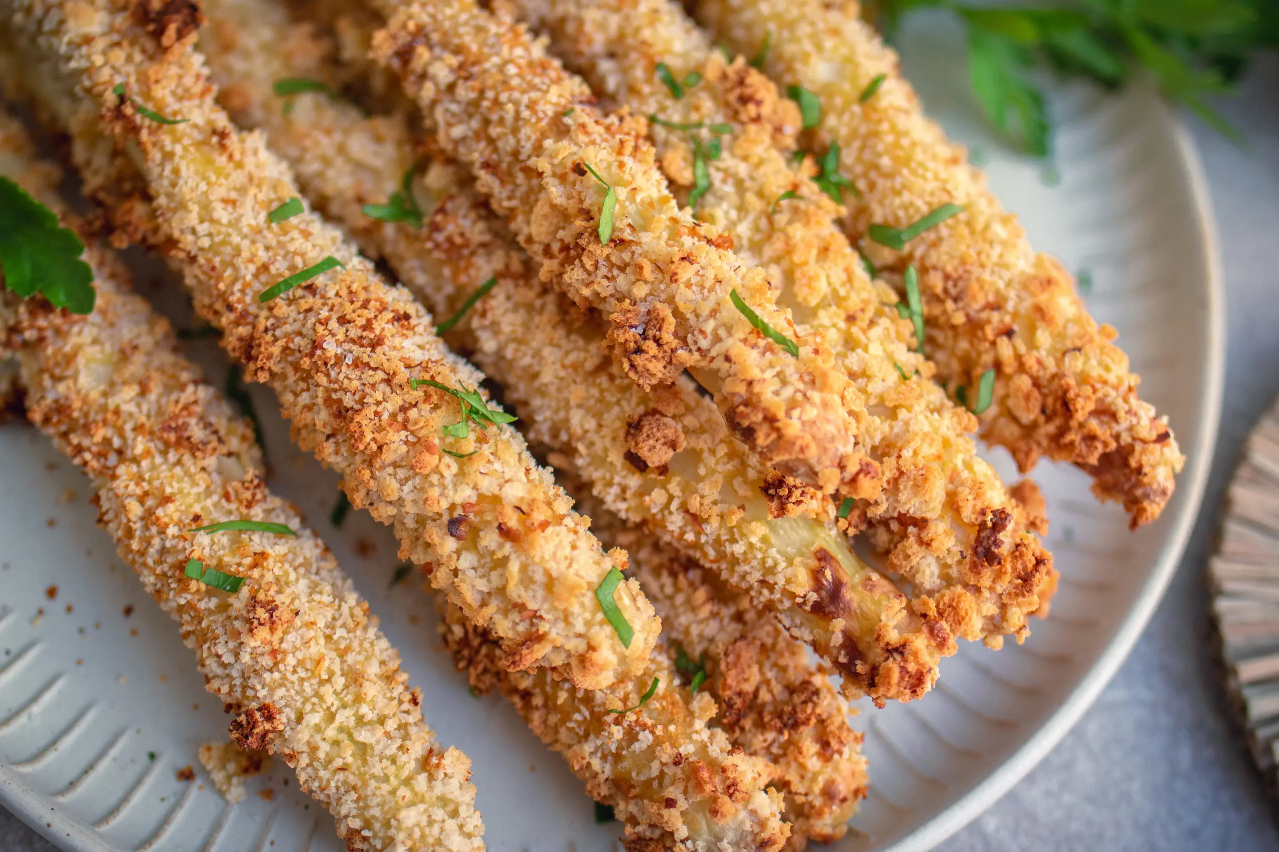 Weißer Spargel knusprig paniert