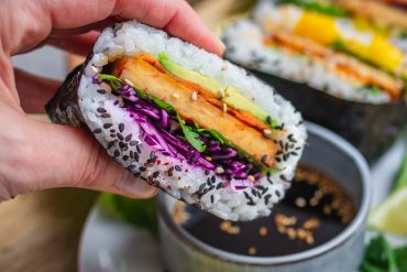 Sushi-Sandwiches mit Tempeh - Onigirazu