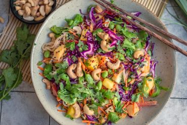 Veganer Reisnudelsalat mit Erdnussdressing