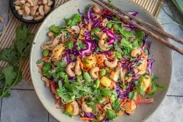 Veganer Reisnudelsalat mit Erdnussdressing