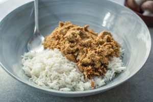 Tempeh-Braten zubereiten - veganer Weihnachtsbraten