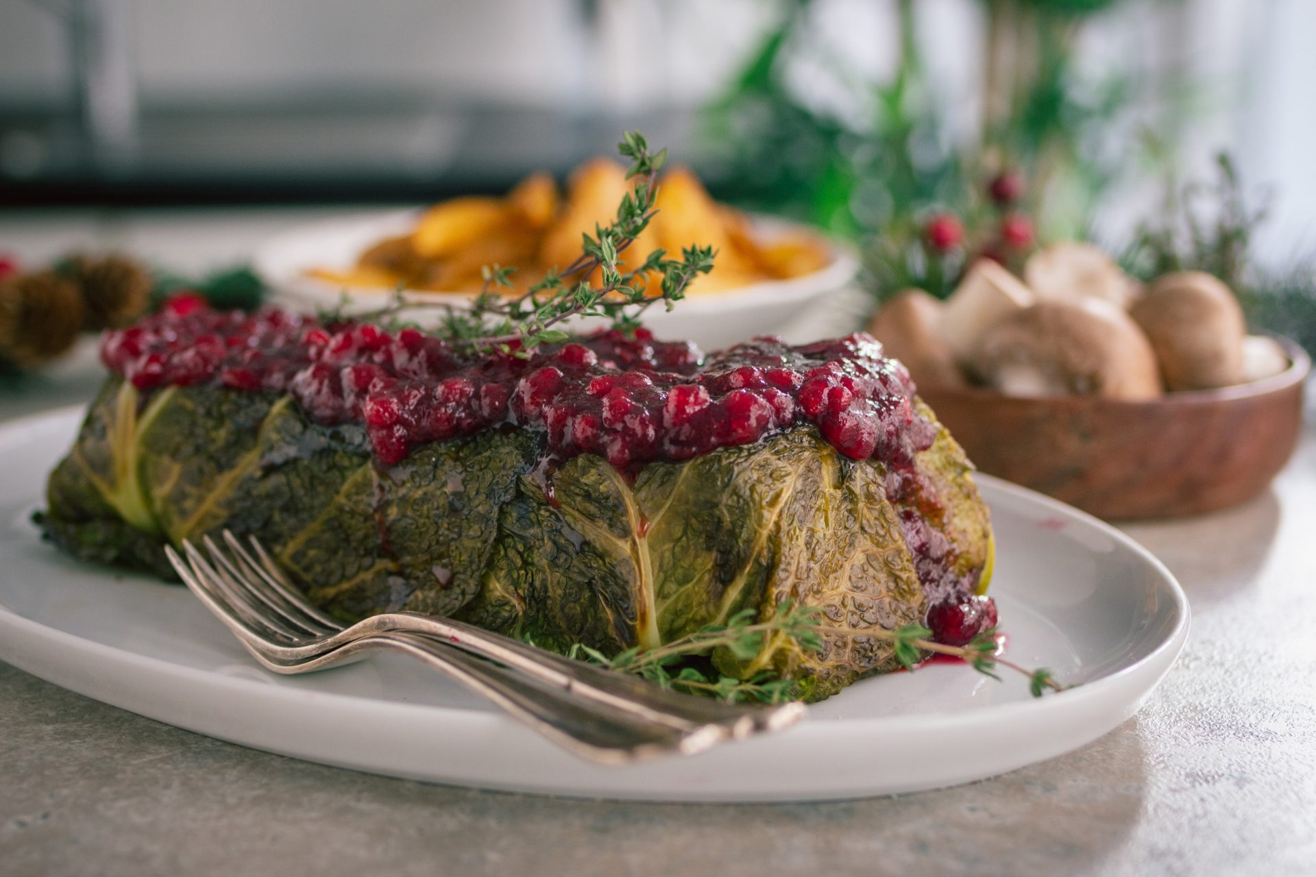 Veganer Tempeh-Braten im Wirsingmantel - veganer Weihnachtsbraten