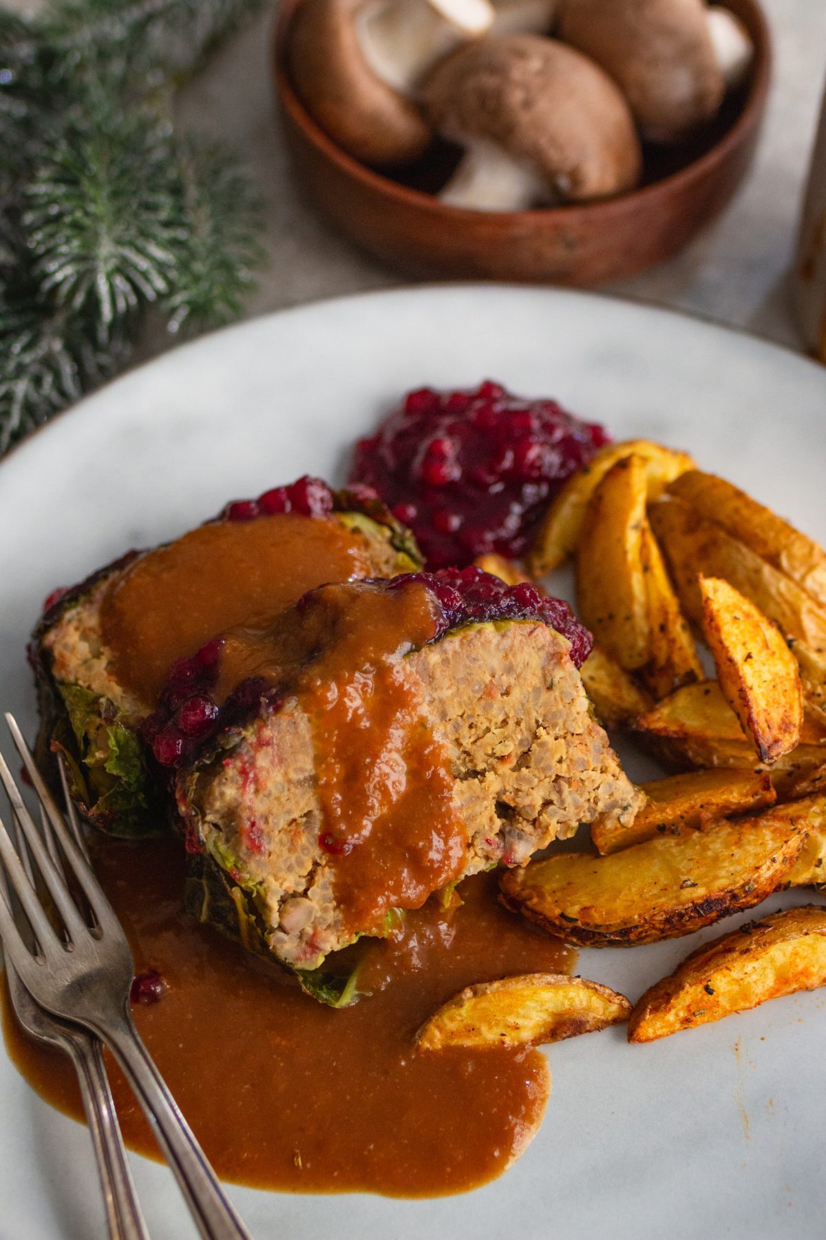 Veganer Tempeh-Braten im Wirsingmantel - veganer Weihnachtsbraten