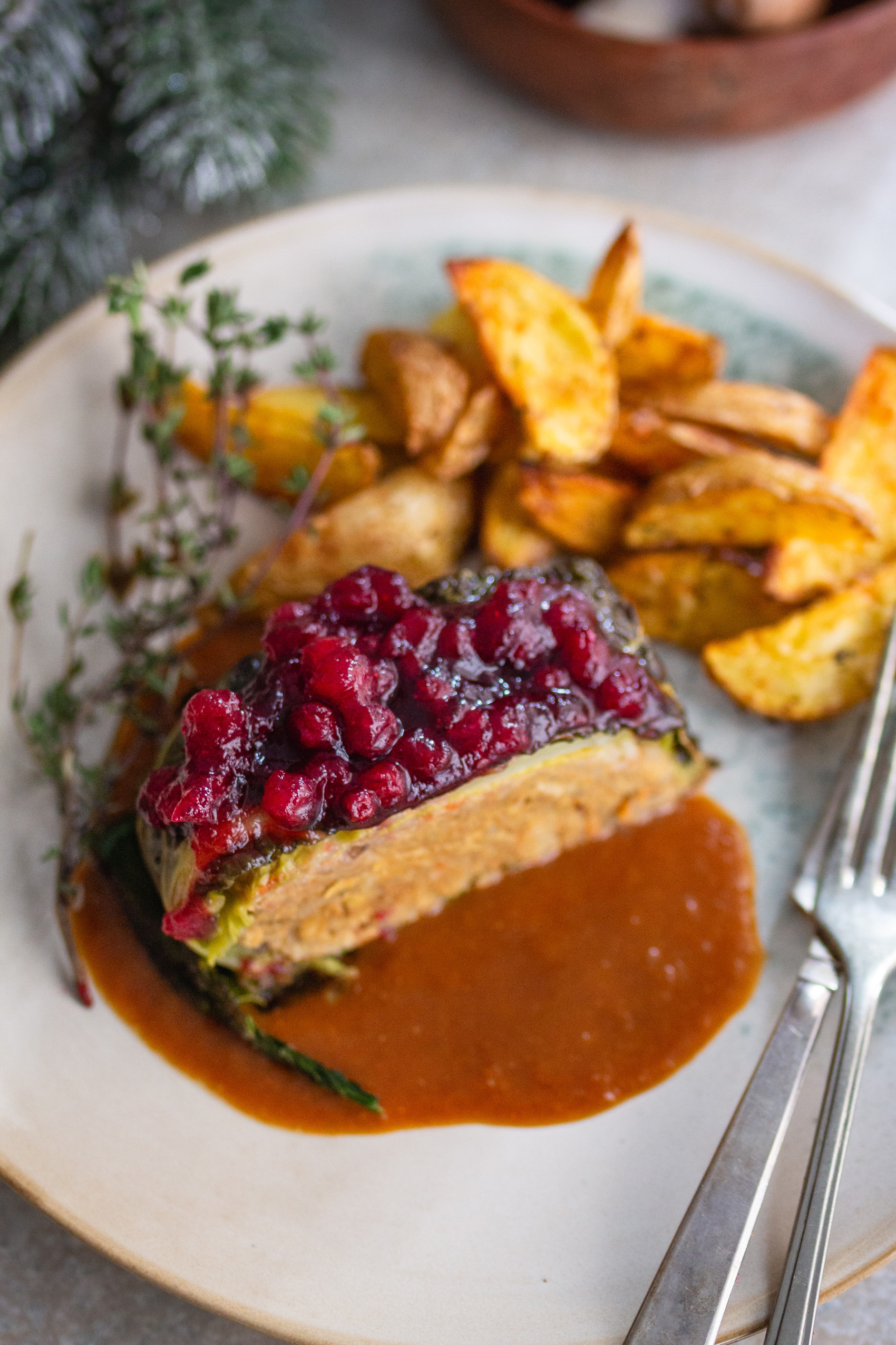 Veganer Tempeh-Braten im Wirsingmantel - veganer Weihnachtsbraten