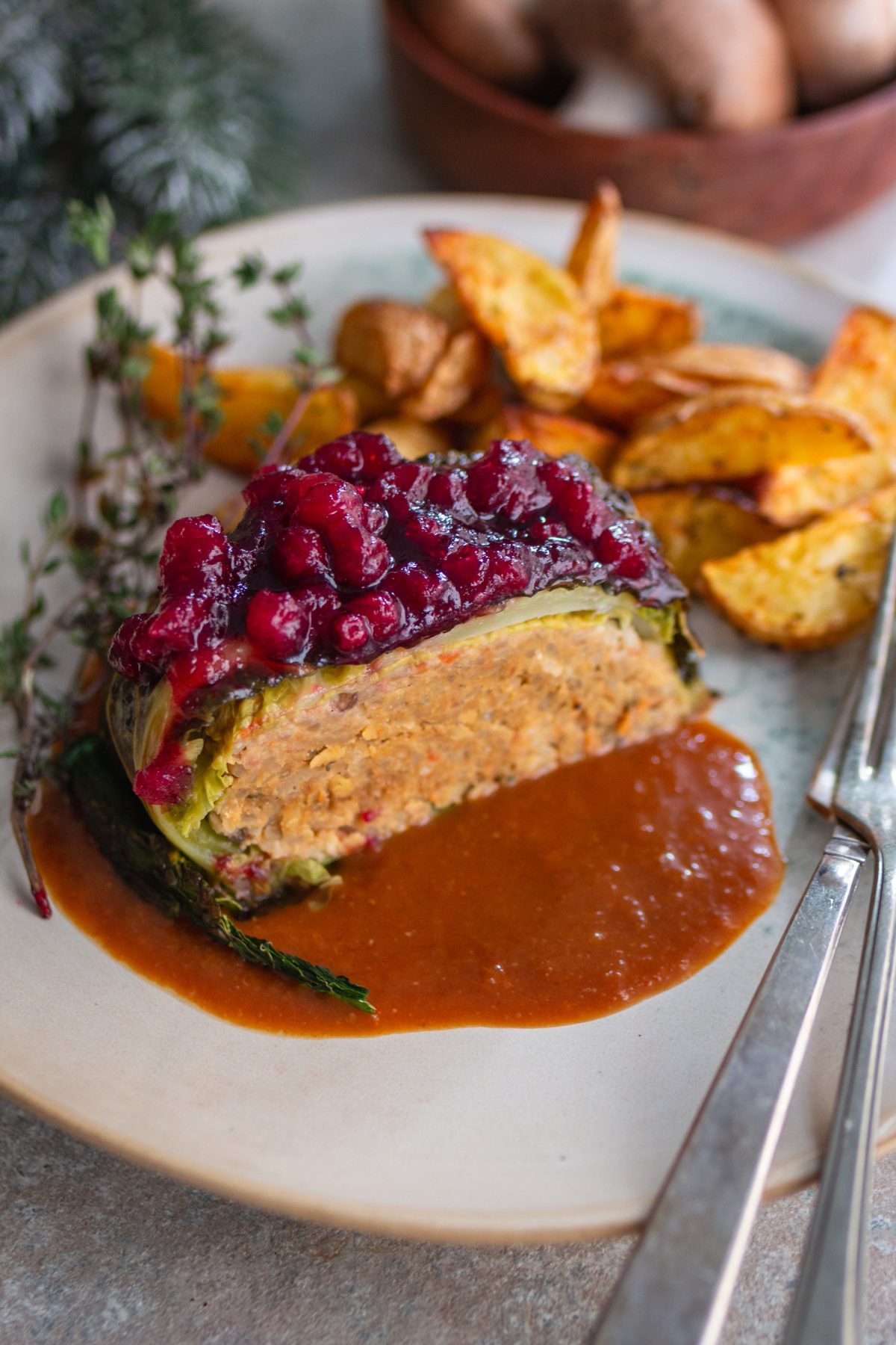 Veganer Tempeh-Braten im Wirsingmantel - veganer Weihnachtsbraten