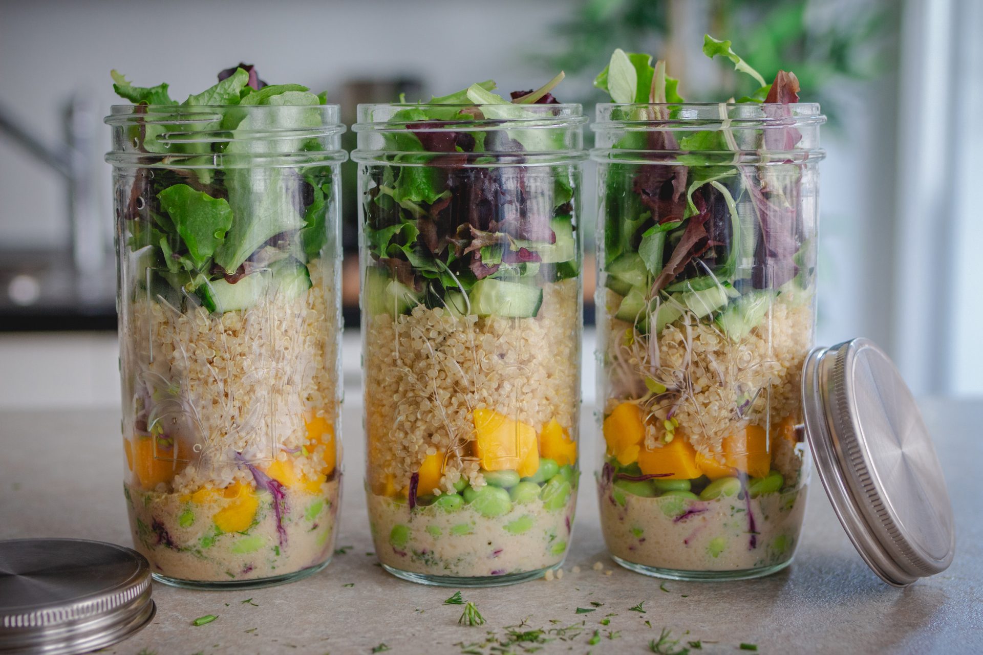 Quinoa-Schichtsalat - genialer Mealprep-Salat im Glas