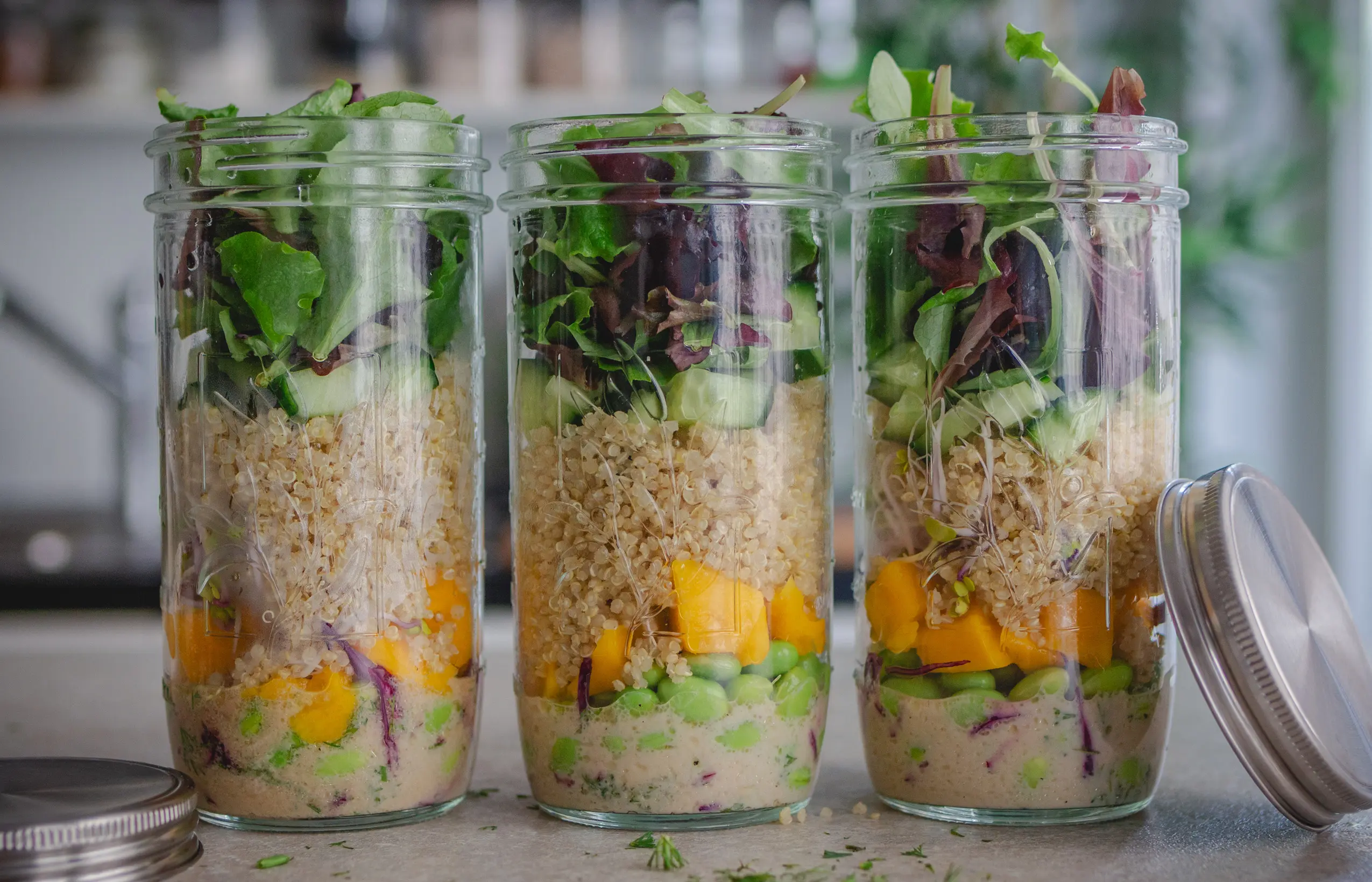 Quinoa-Schichtsalat - genialer Mealprep-Salat im Glas