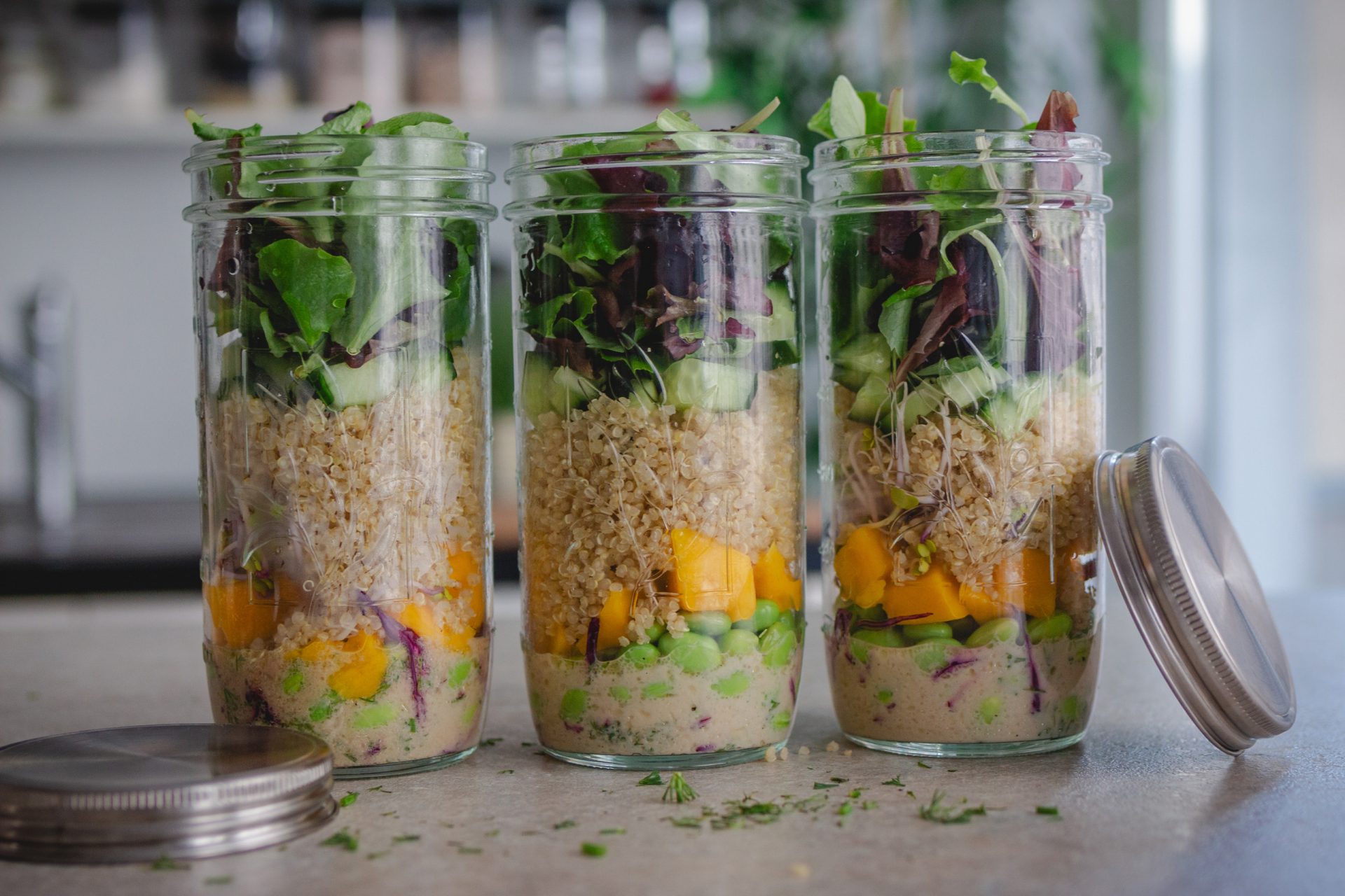 Quinoa-Schichtsalat - genialer Mealprep-Salat im Glas