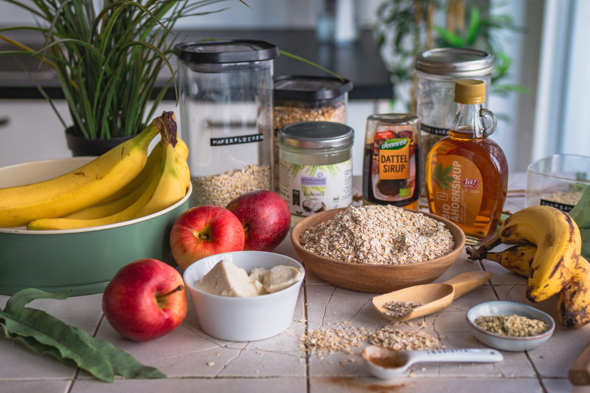 Zutaten saftiger, veganer Bananankuchen