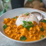 Veganes Butter Chicken mit Tempeh