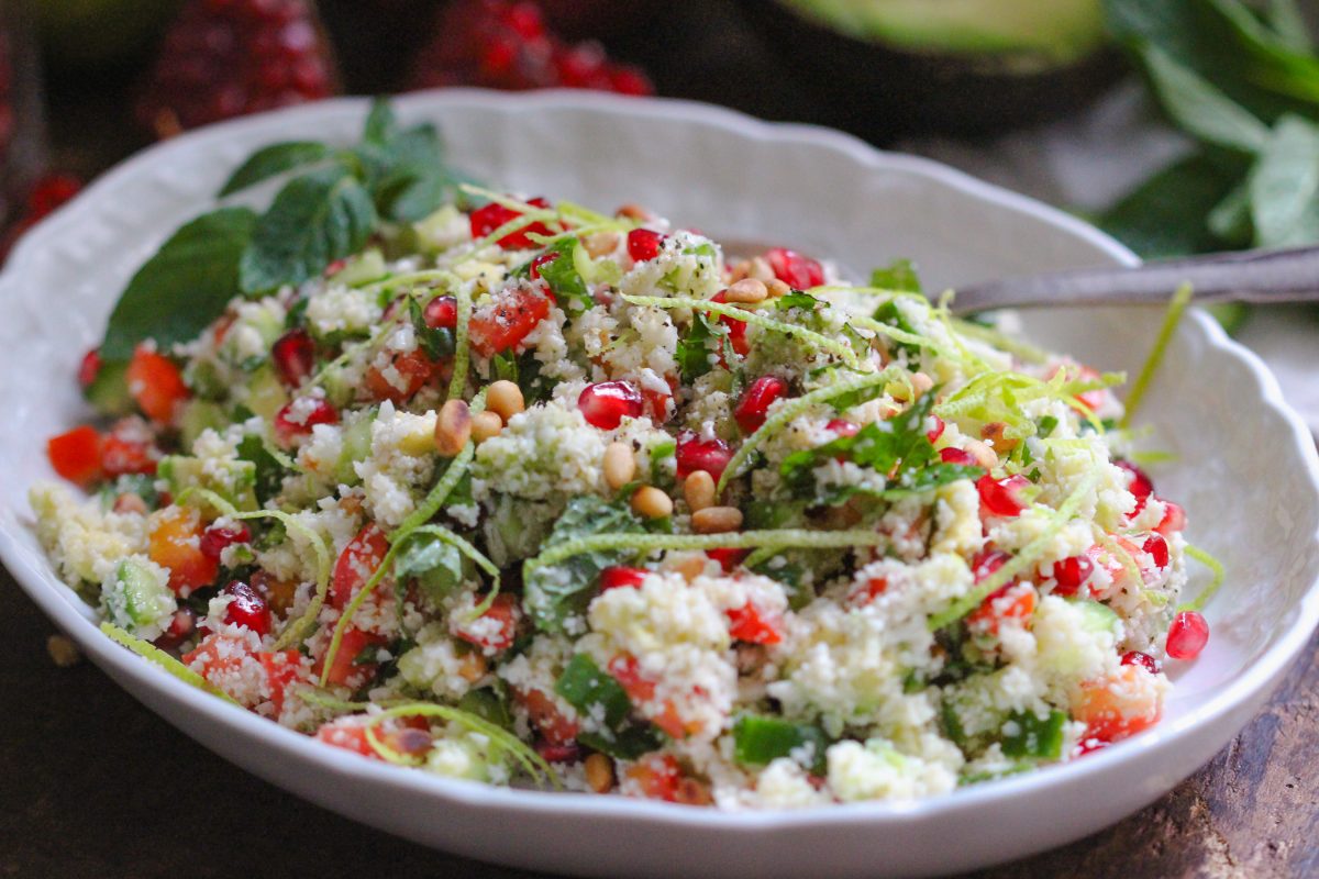 Blumenkohl-Couscous mt Granatapfelkernen und Minze