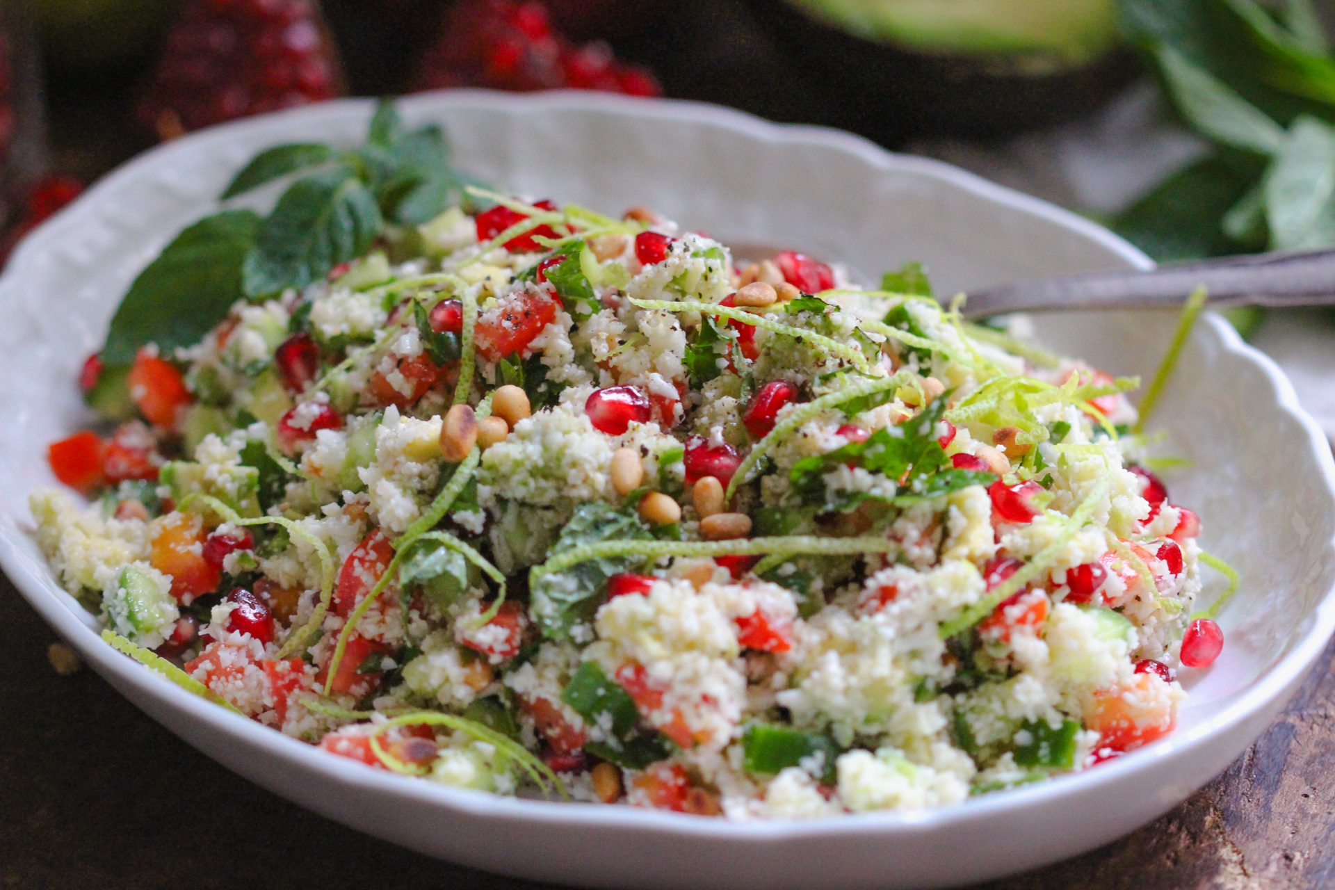 Blumenkohl-Couscous mt Granatapfelkernen und Minze