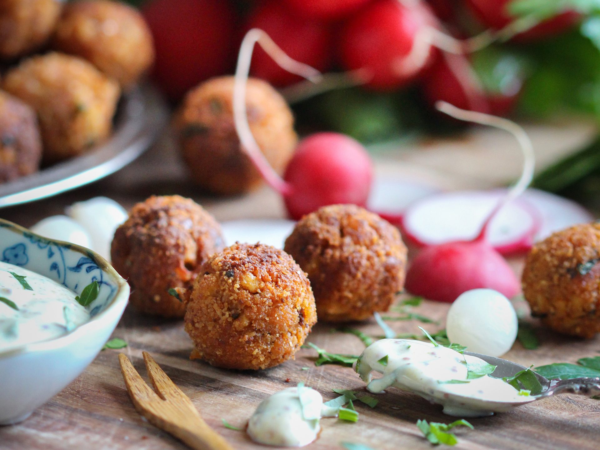 Einfaches Rezept für krosse Tofu-Snackbällchen