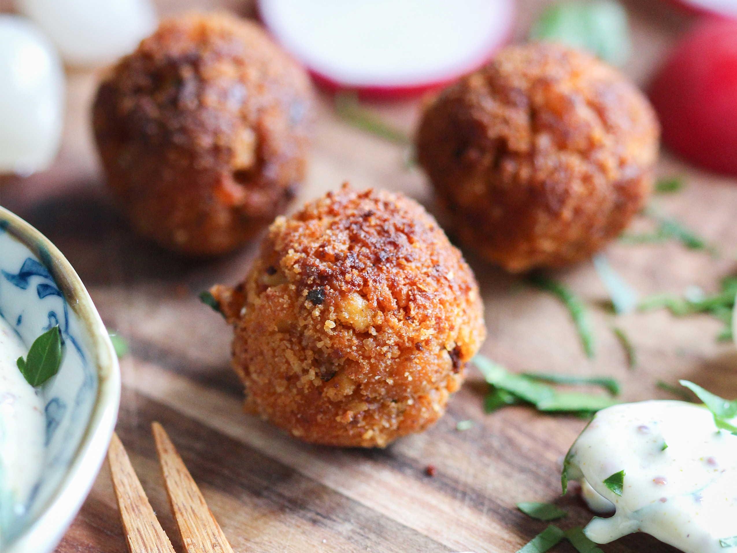 Einfaches Rezept für krosse Tofu-Snackbällchen