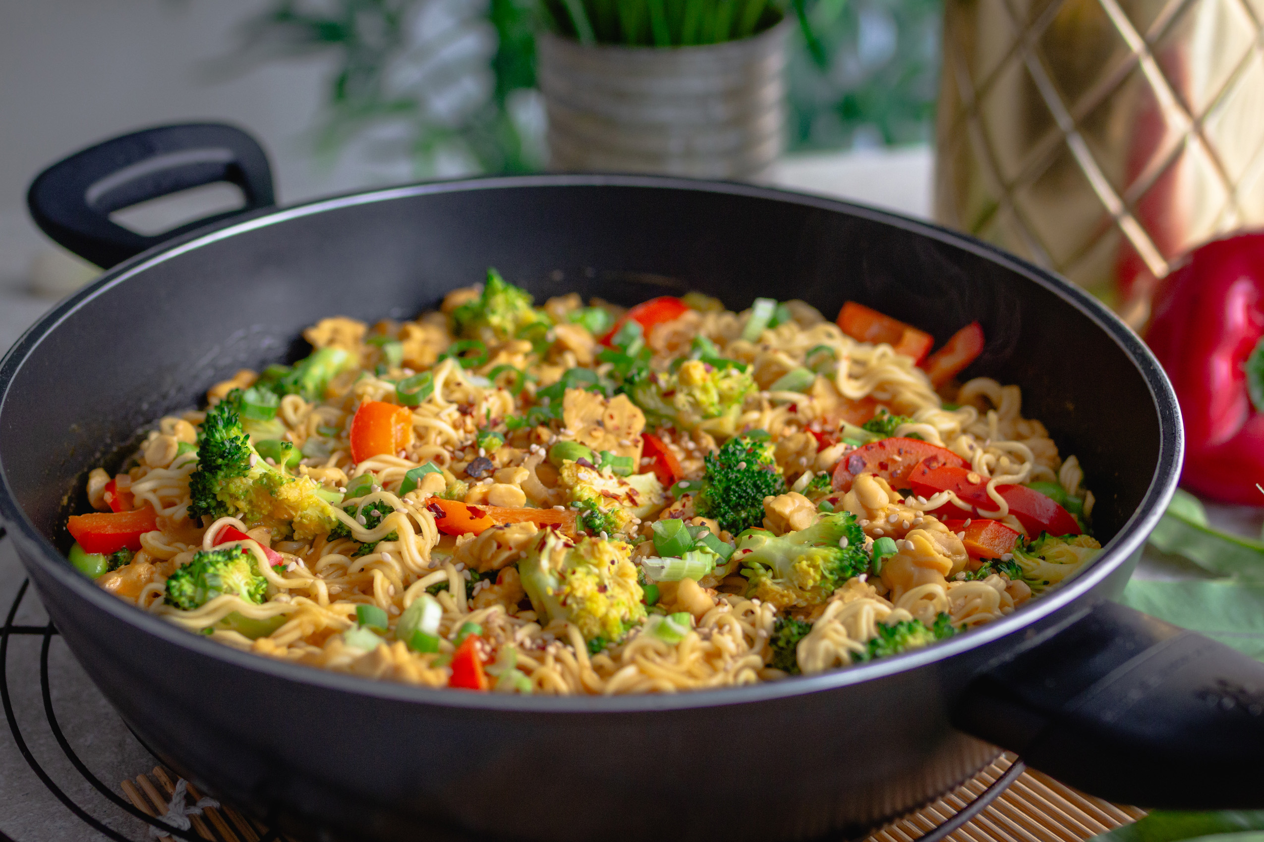 Tempeh-Mienudel-Curry – einfaches Rezept, perfekt für Mealprep