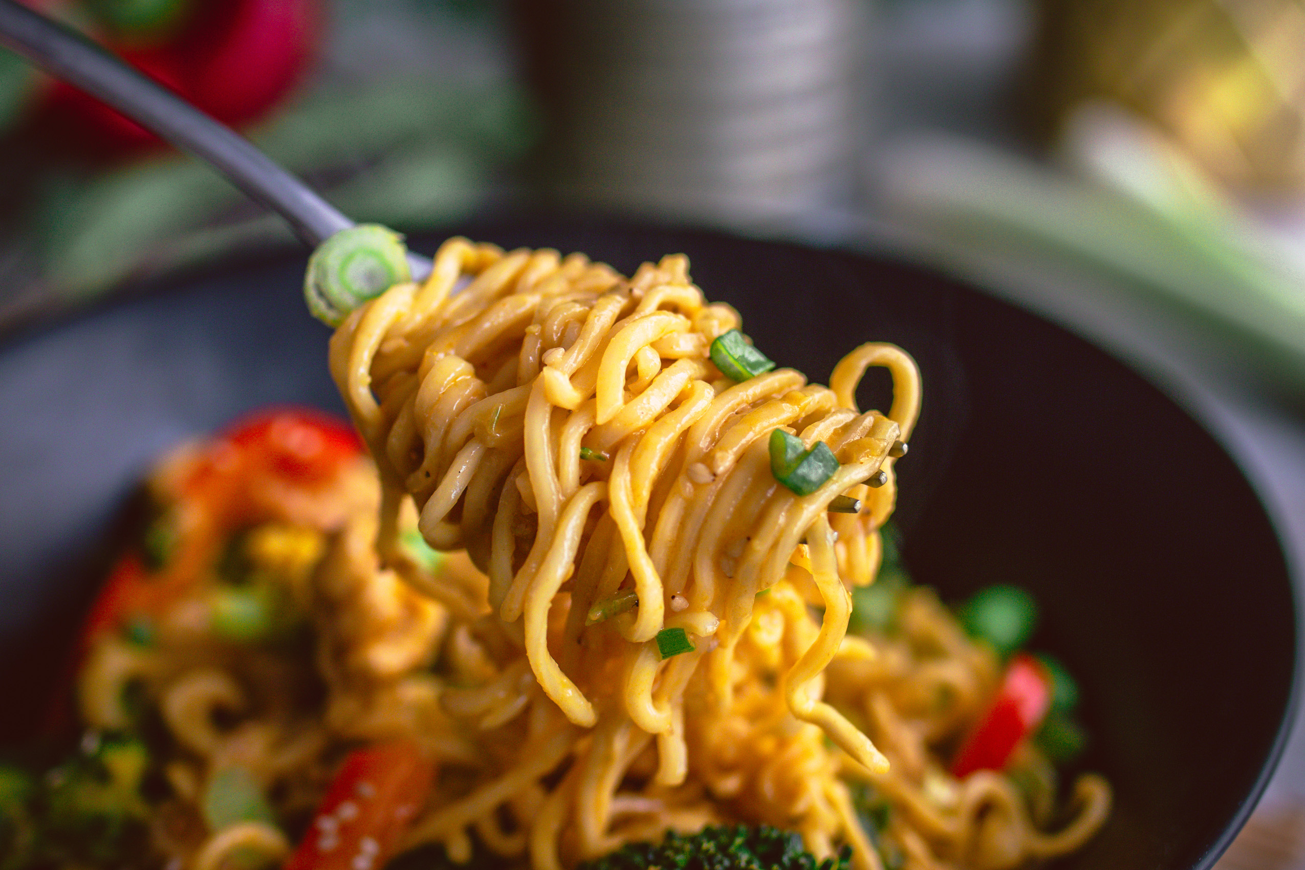 Tempeh-Mienudel-Curry – einfaches Rezept, perfekt für Mealprep