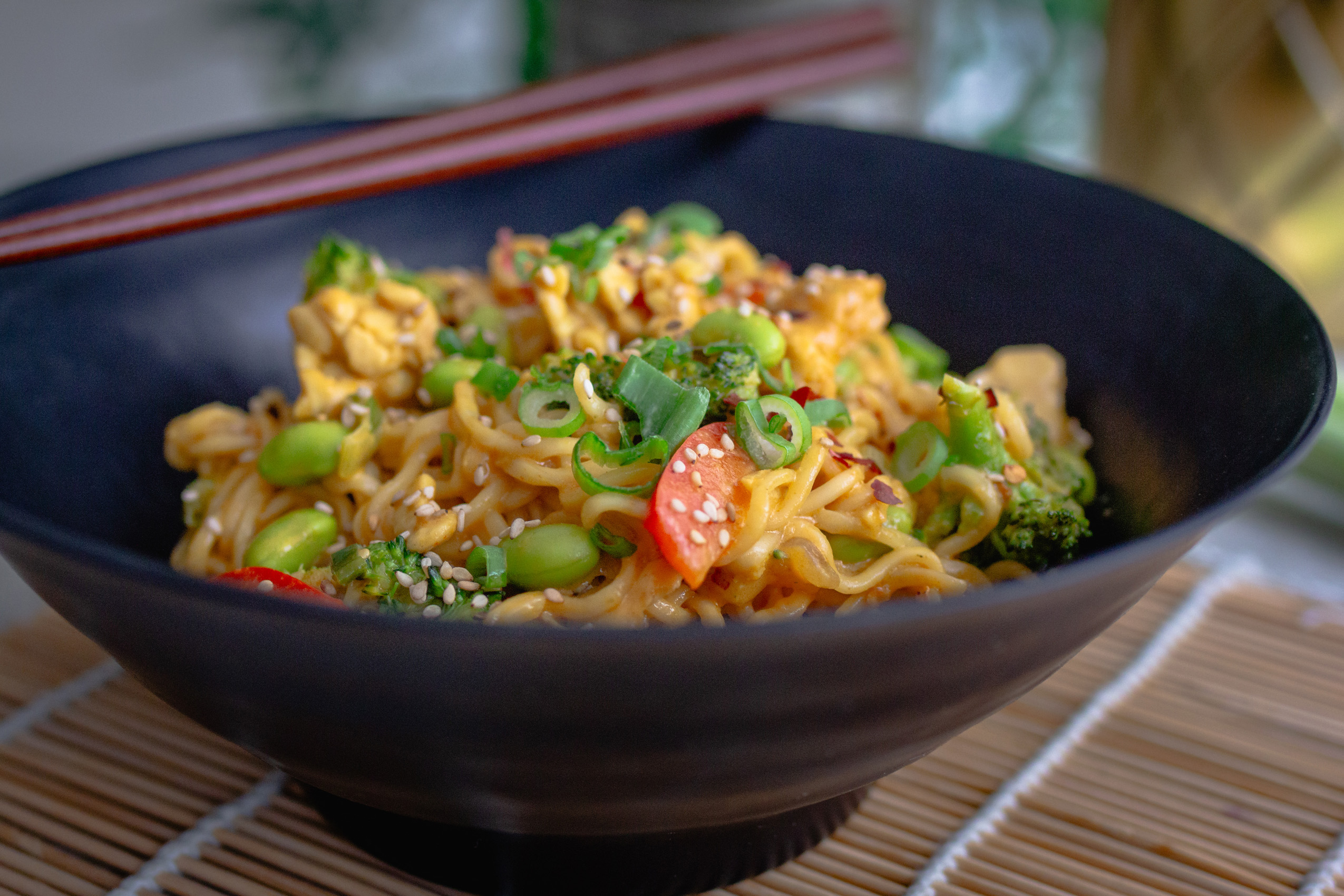 Tempeh-Mienudel-Curry – einfaches Rezept, perfekt für Mealprep