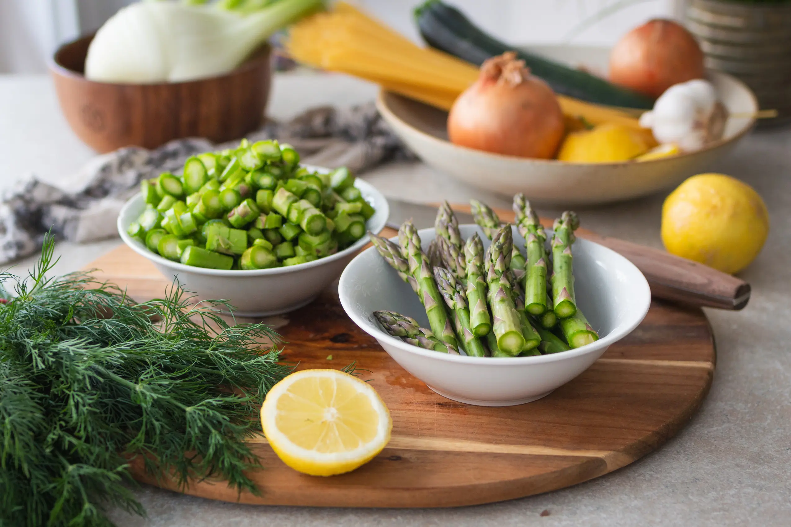 Zubereitung der veganen Spargelpasta mit Fenchel