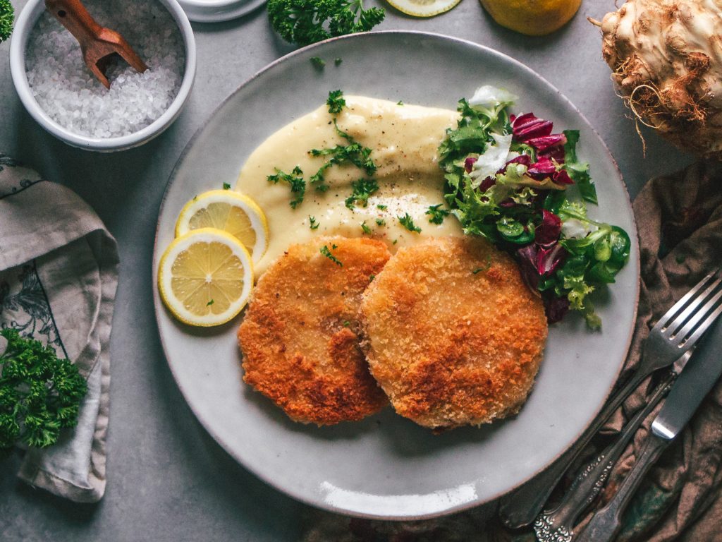 Veganes Sellerieschnitzel mit Kartoffelpüree