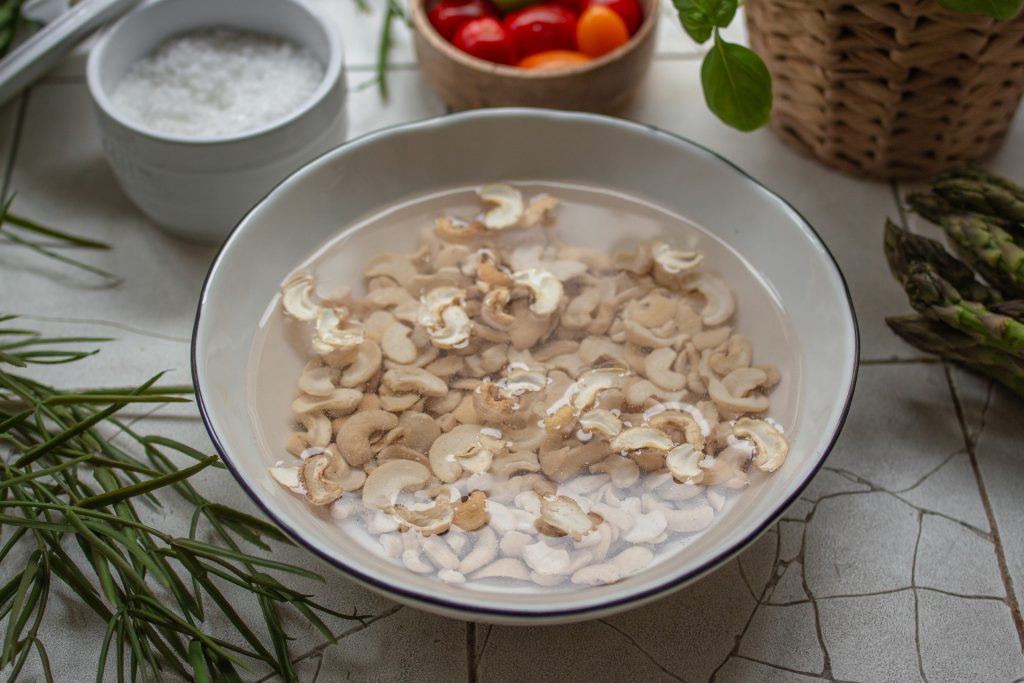 Cashewnüsse für vegane Burrata einweichen
